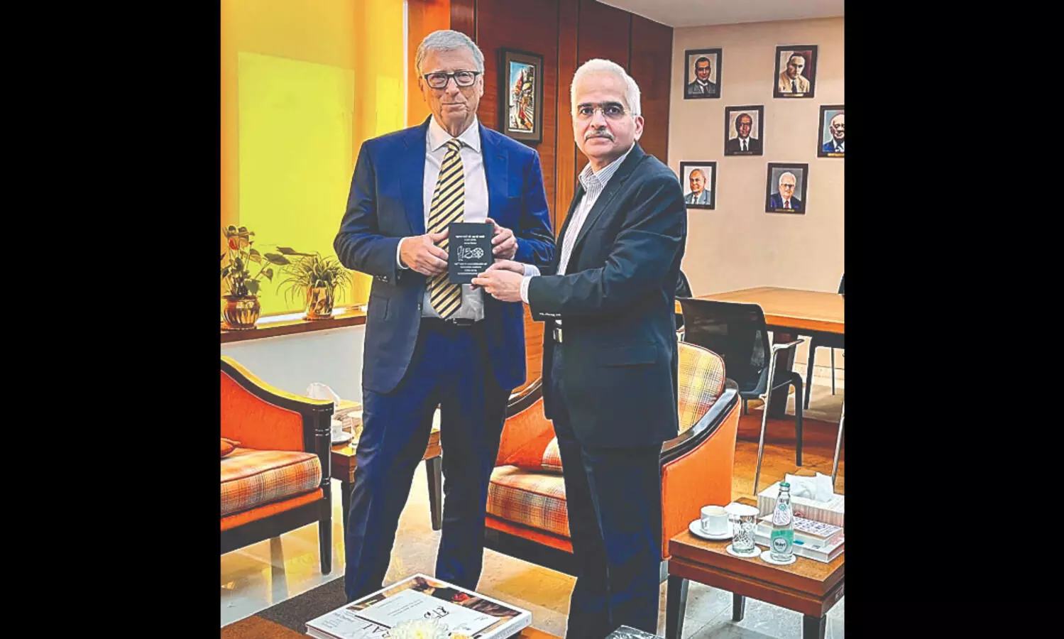 Bill Gates, RBI Guv discuss financial inclusion, microfin