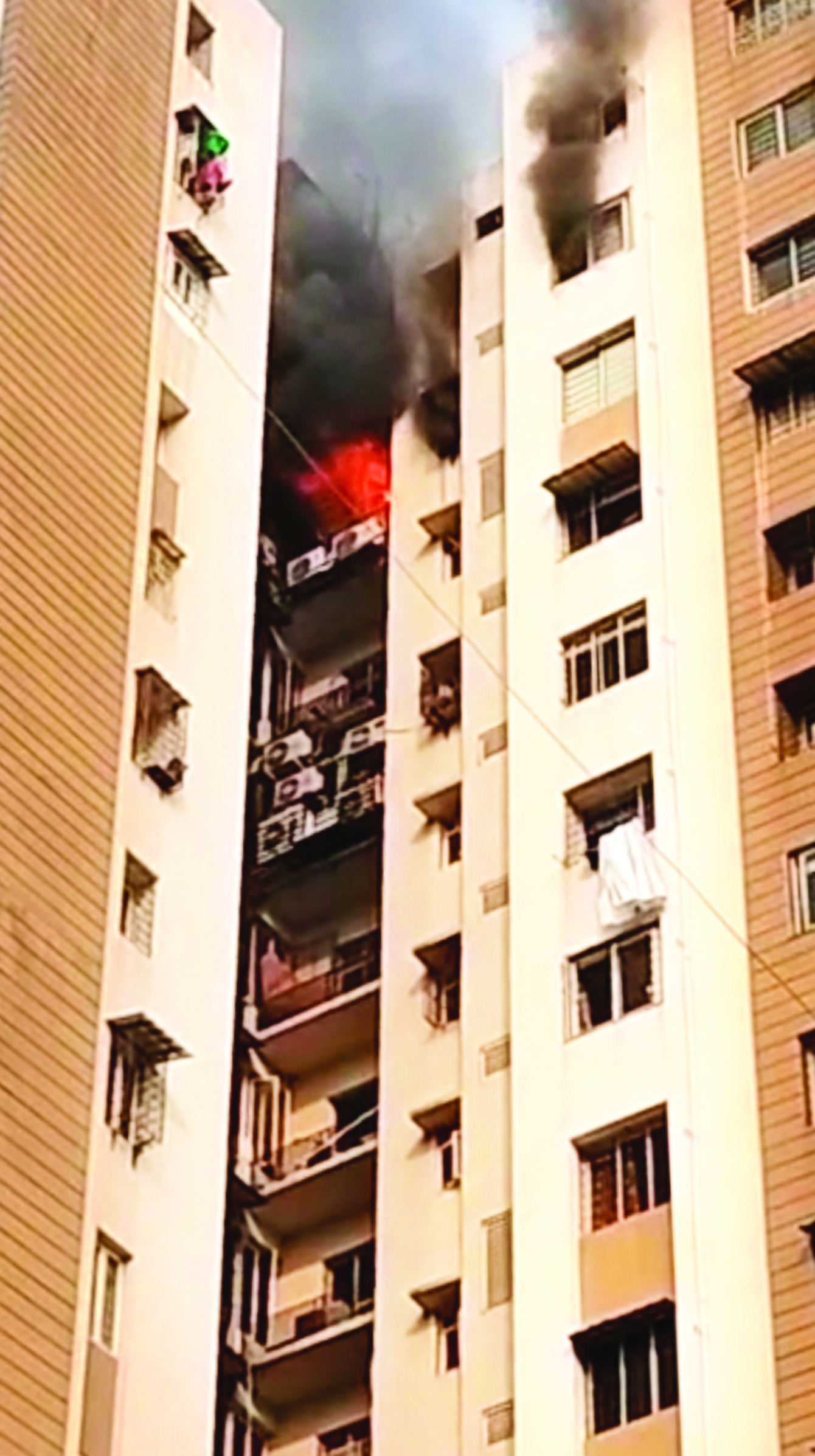 Fire at 16th floor of housing complex, no one injured
