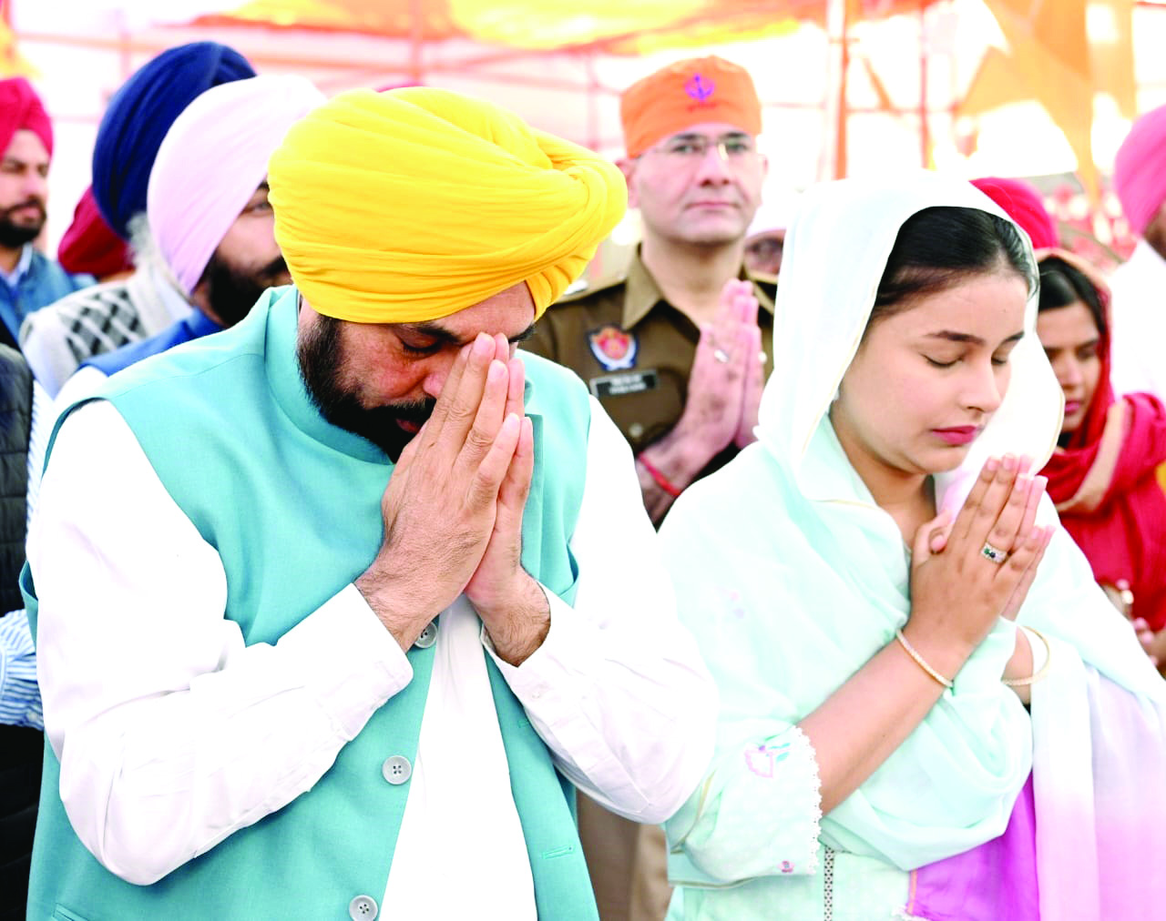 CM Mann pays obeisance at Takht Sri Kesgarh Sahi, takes part in Hola Mohalla CM Mann pays obeisance at Takht Sri Kesgarh Sahi, takes part in Hola Mohalla