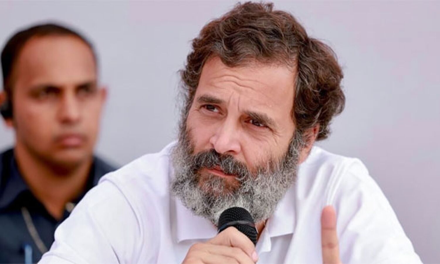 Allowance from 3000 to 1500 to unemployed, 1 million jobs... Rahul opens box of promises in Karnataka