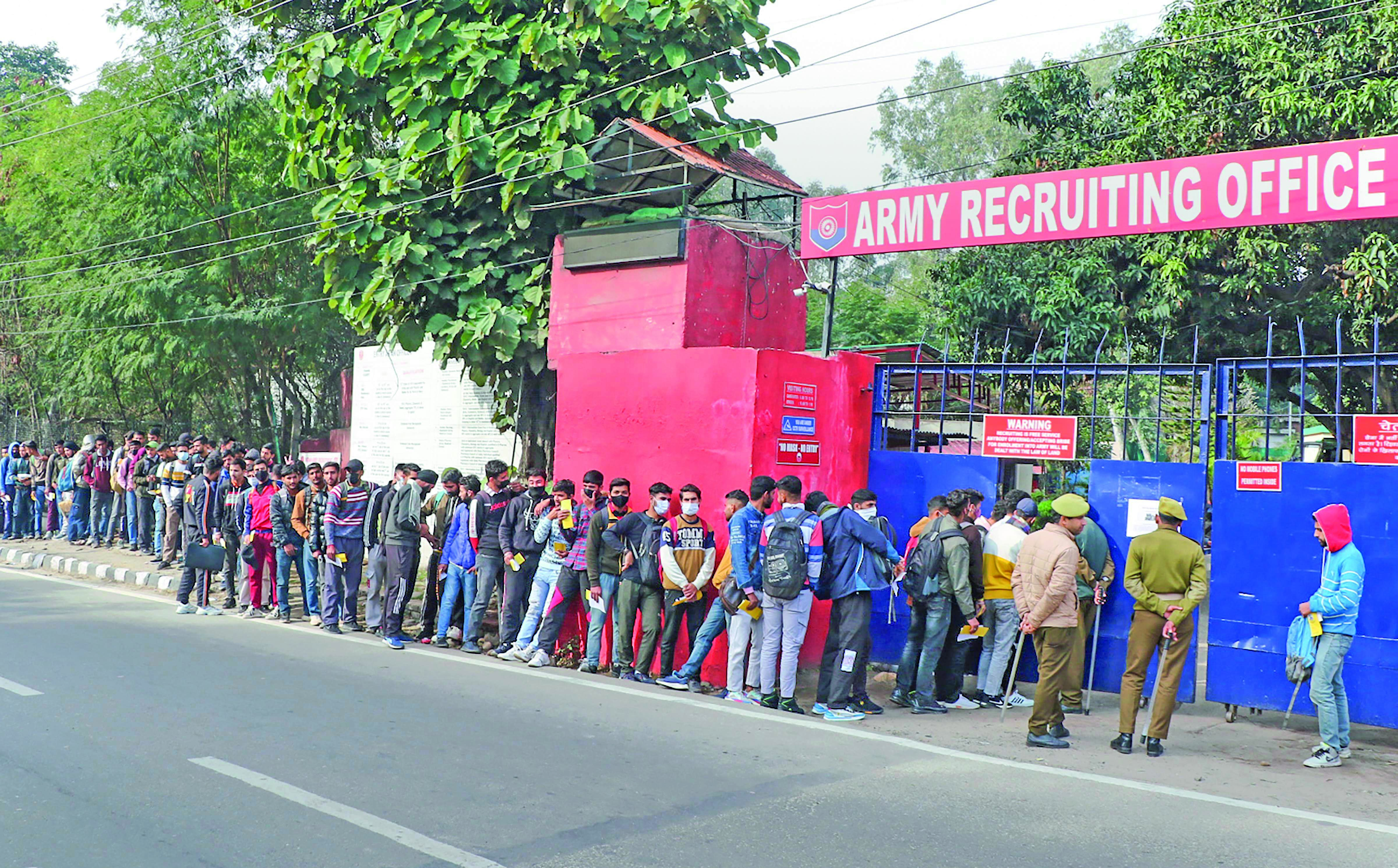 MHA announces 10% reservation   in BSF jobs for former Agniveers