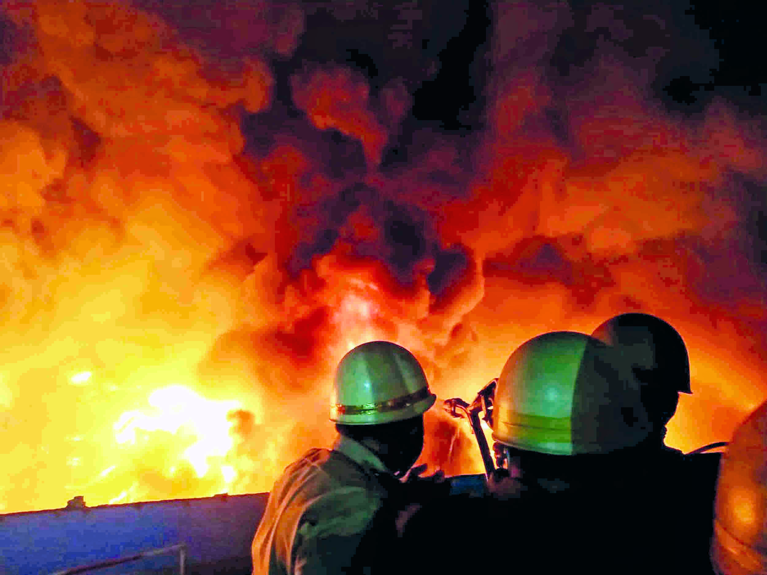 Ten engines douse fire in Lalbazar area, none injured Ten engines douse fire in Lalbazar area, none injured