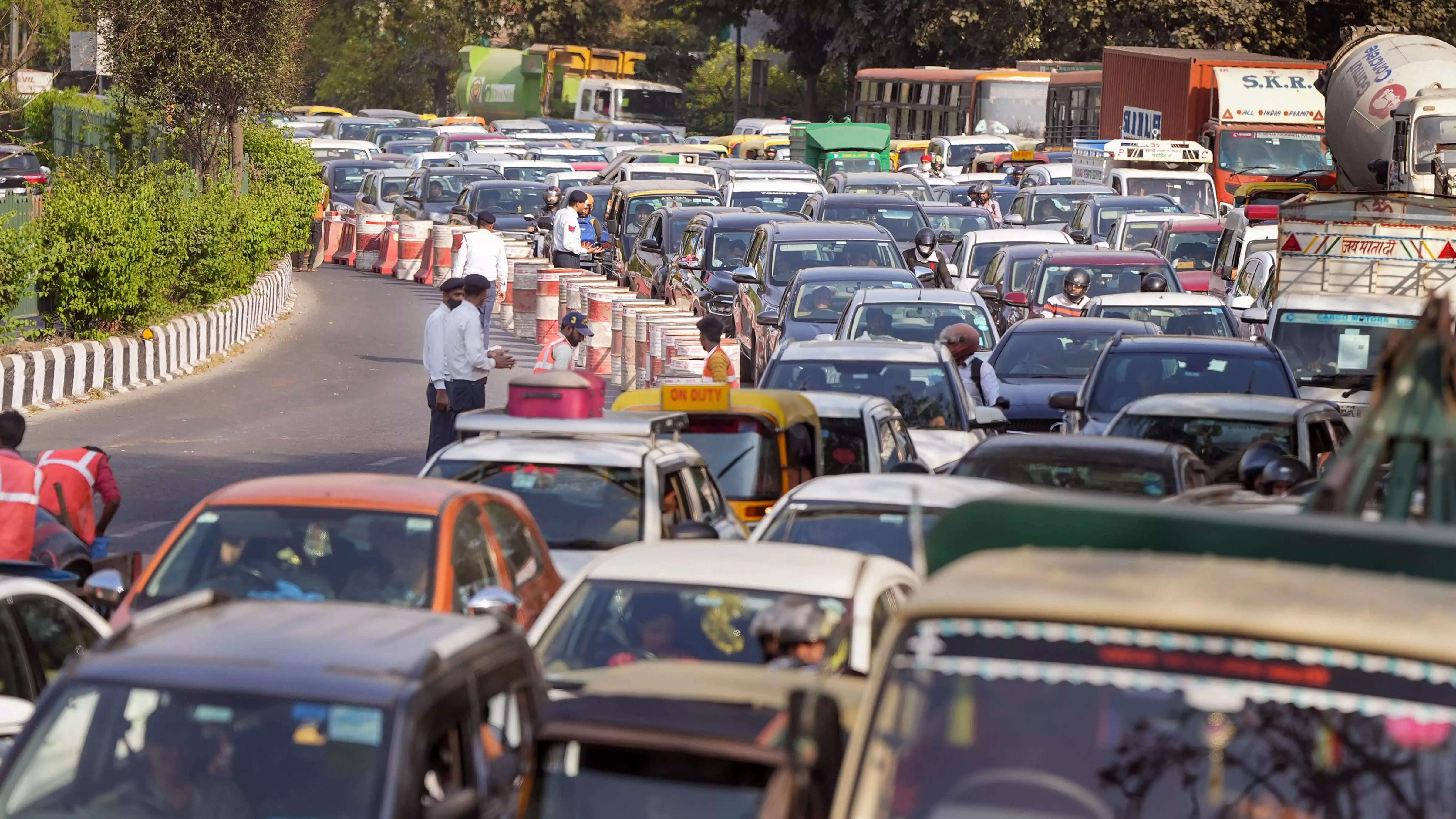 Chirag Delhi flyover partially shut; heavy traffic on several routes in south Delhi