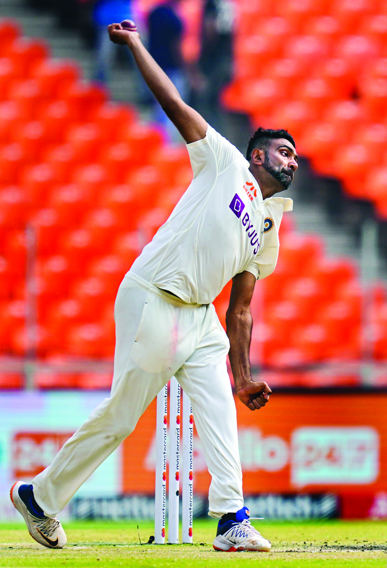 Ashwin regains top spot in Test bowlers rankings