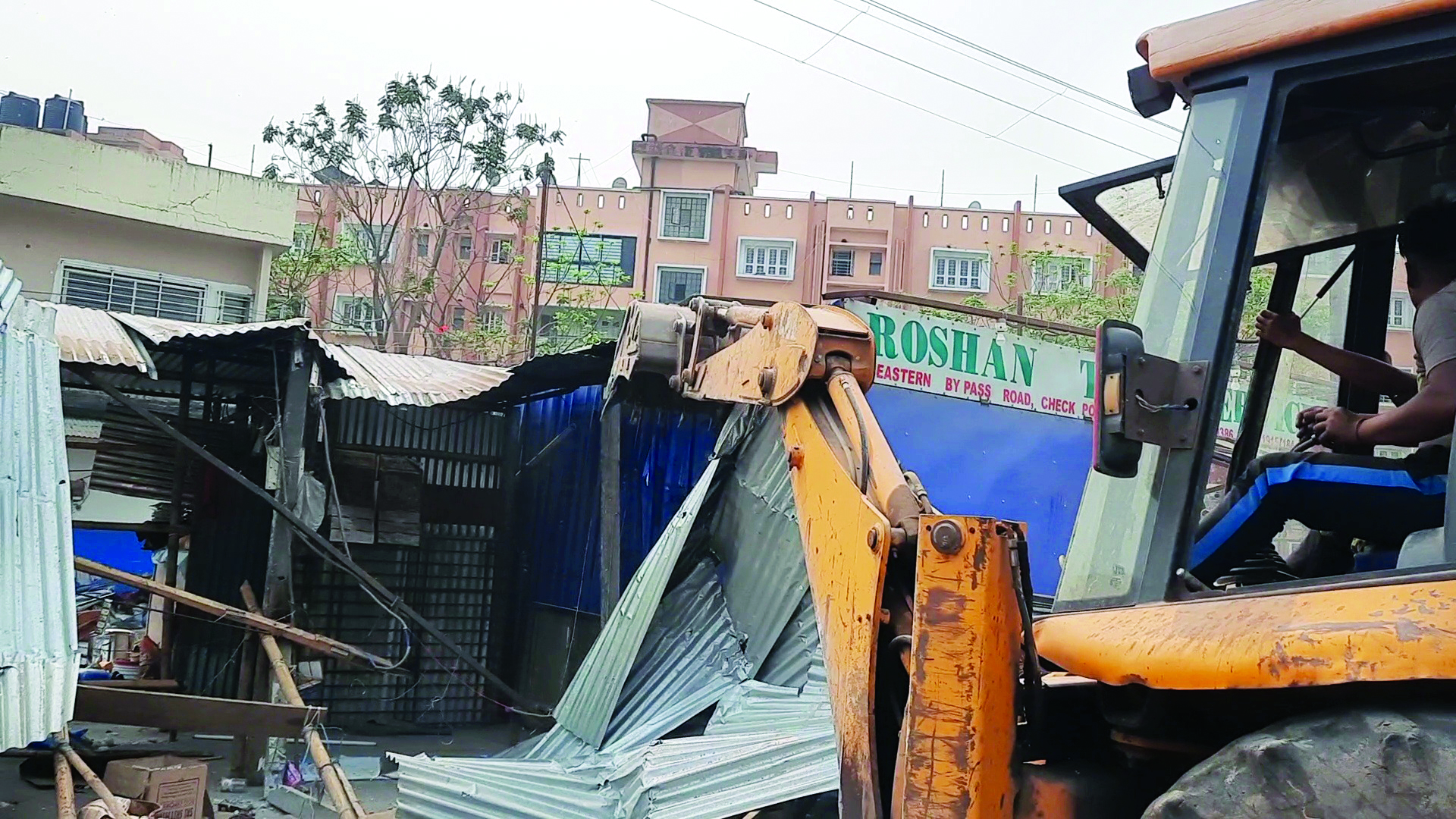 Siliguri: About 50 illegal shops near Eastern Bypass evicted Siliguri: About 50 illegal shops near Eastern Bypass evicted