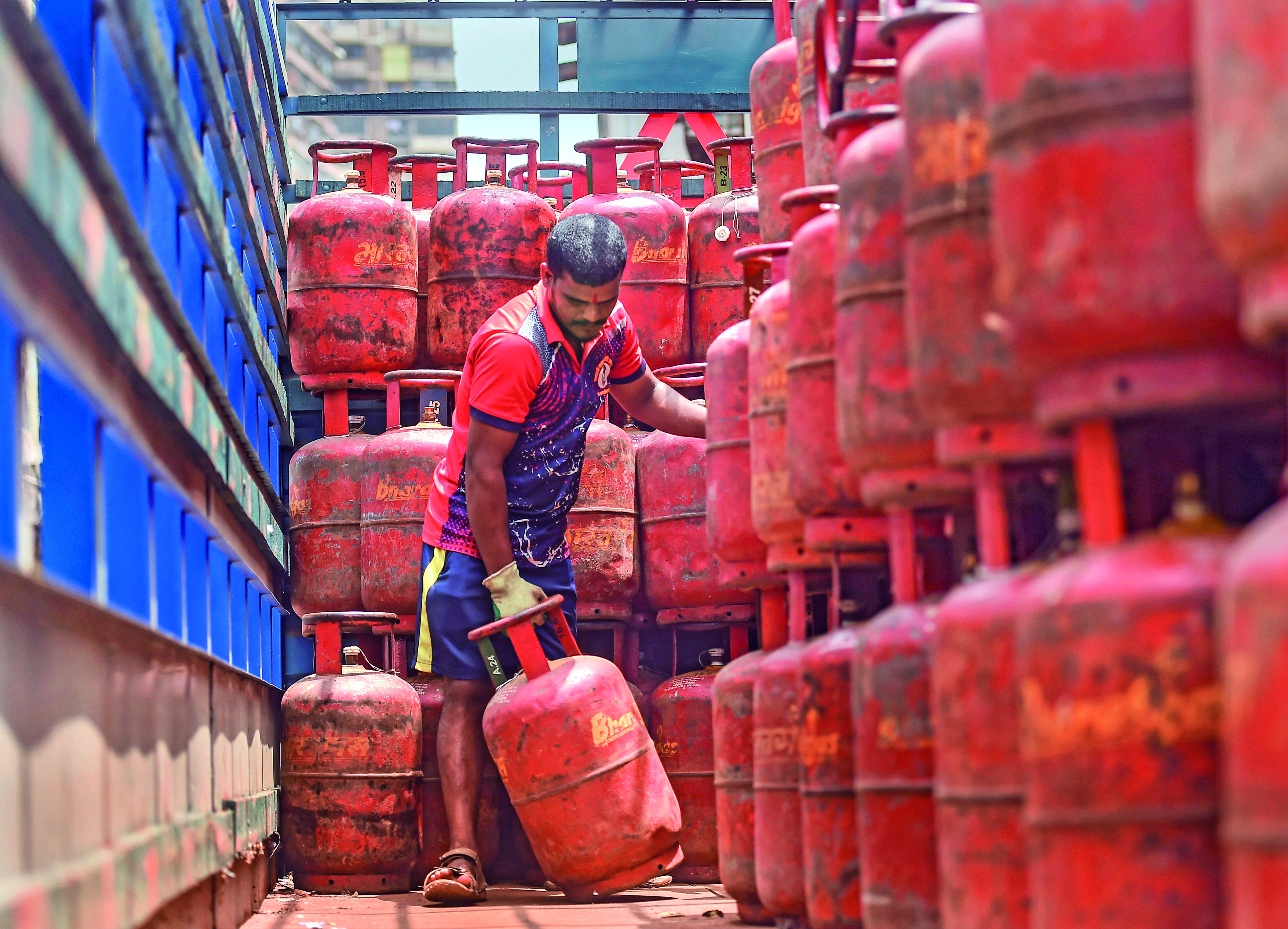 5,122 incidents of accidents involving LPG in 6 yrs: Govt 5,122 incidents of accidents involving LPG in 6 yrs: Govt