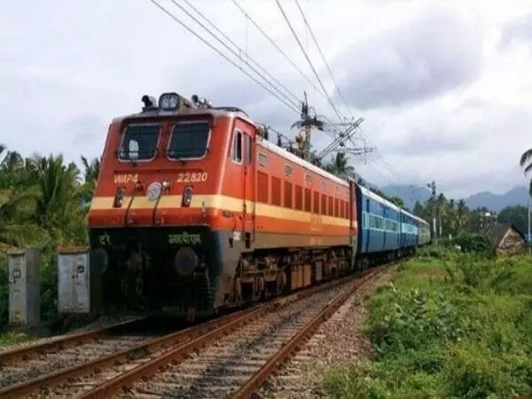Three knocked down by Rajdhani Express in Jharkhand