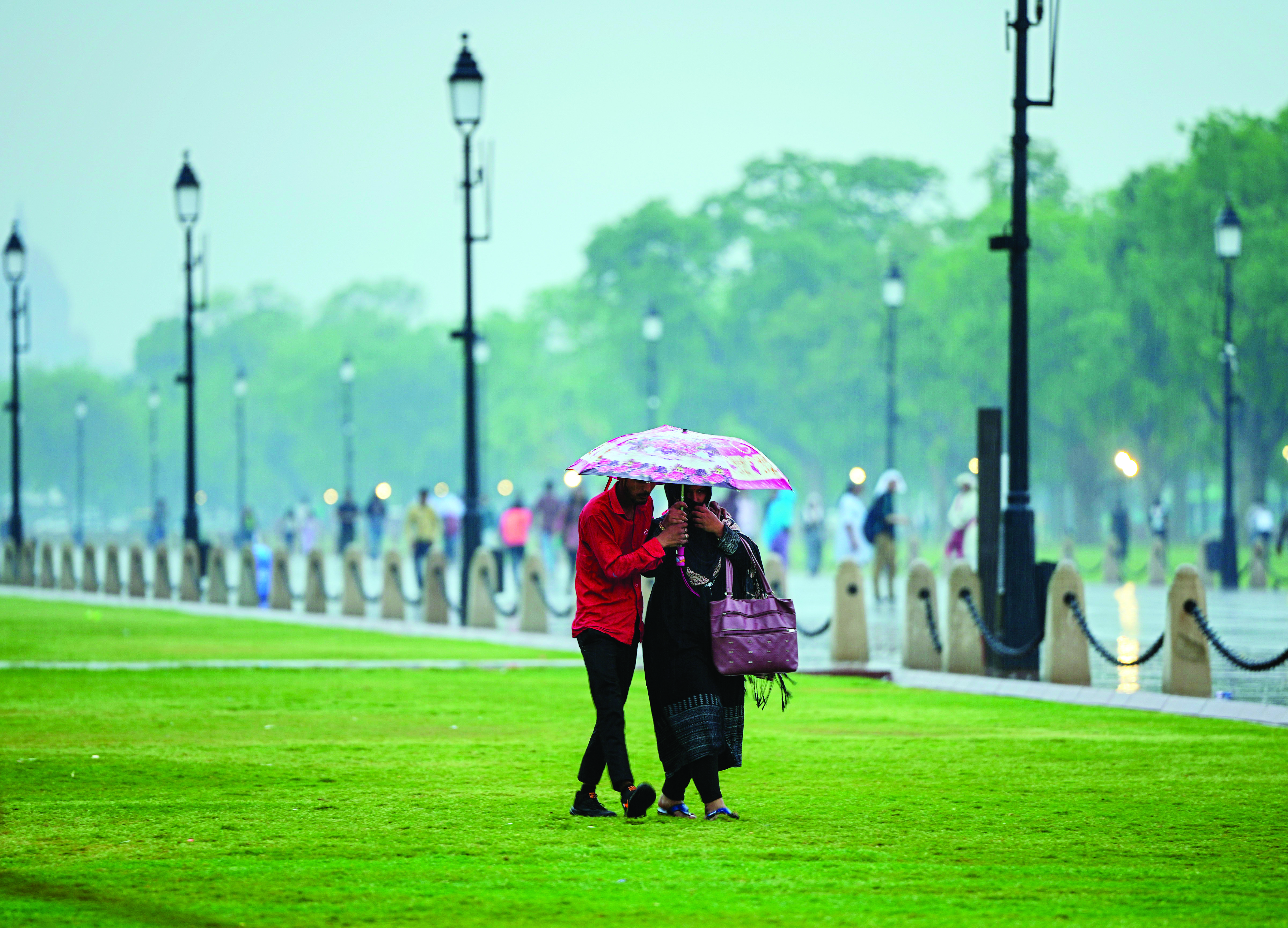 Hailstorm lash parts of Delhi, max temp settles at 28 deg C