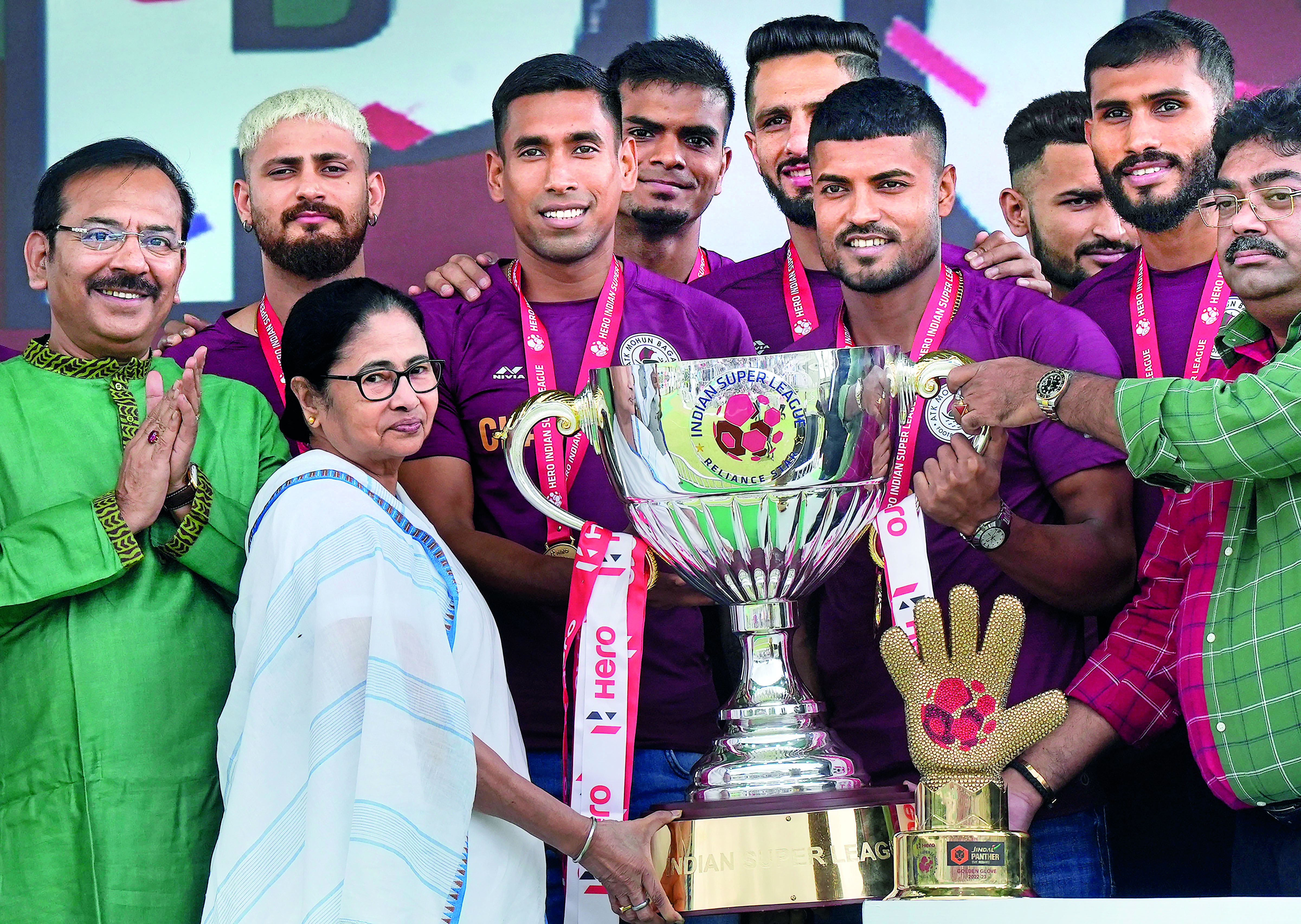 CM announces grant of Rs 50L to Mohun Bagan for ISL win CM announces grant of Rs 50L to Mohun Bagan for ISL win