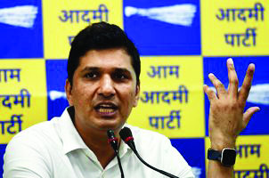 Centre conspired to stall Budget: AAP