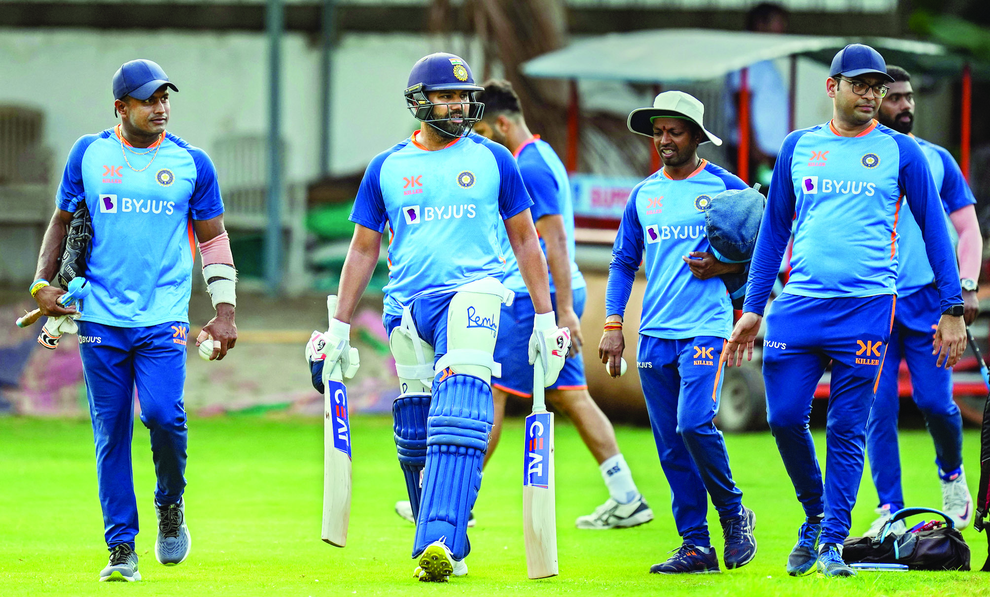 Indian top-order burns midnight oil to tackle ‘Mitchell The Menace’