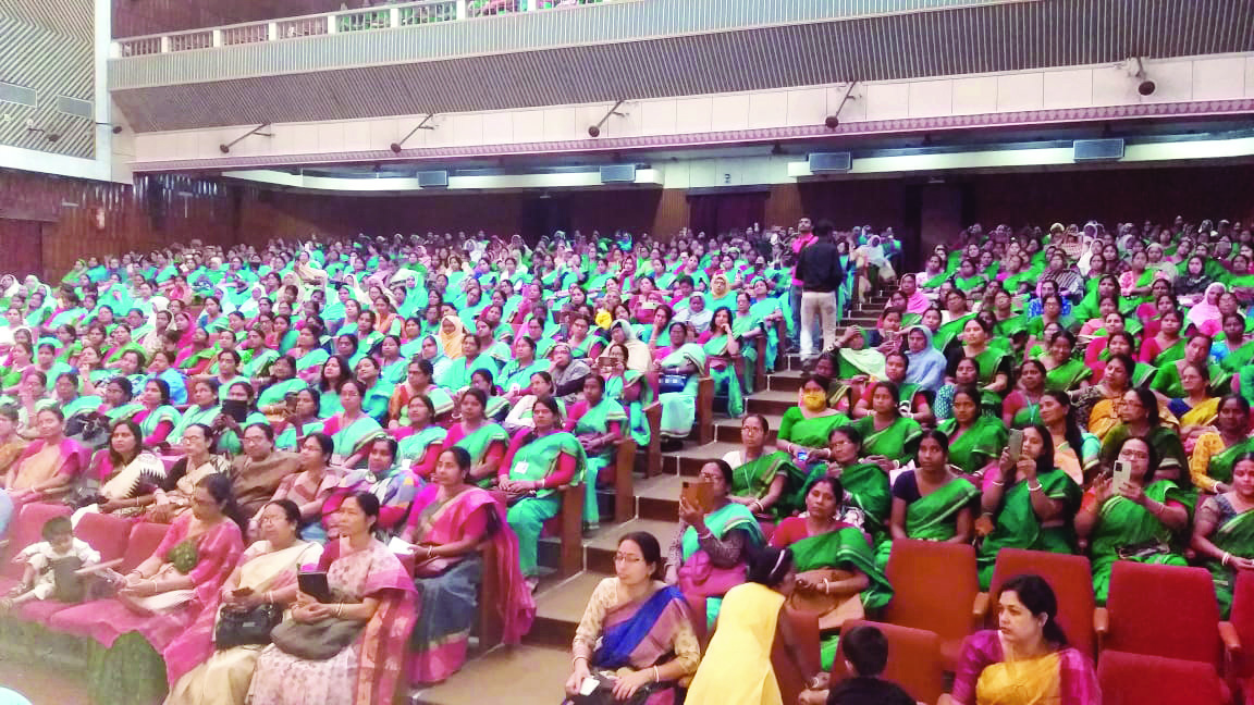 Over 300 ICDS employees felicitated in Malda Over 300 ICDS employees felicitated in Malda