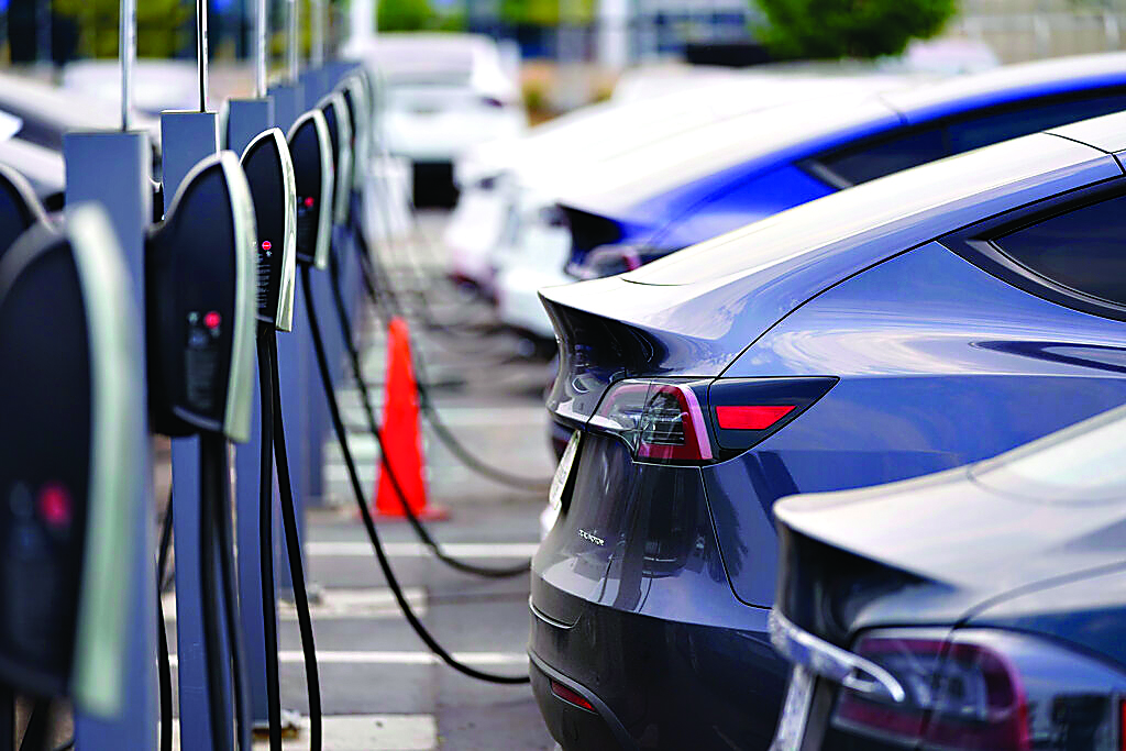 Over 2.78 lakh EVs registered in India in Jan-March 2023: Gadkari