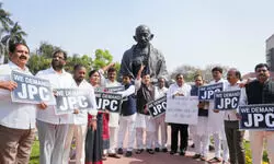 Opposition holds protest march demanding a JPC probe into the Adani issue, 30 MPs detained