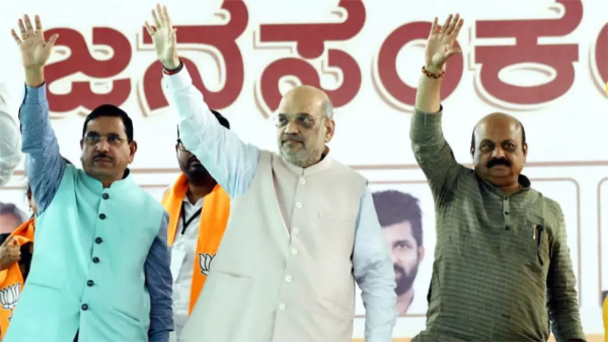 Amit Shah visits Karnataka BJP strongman Yediyurappas residence for breakfast meet