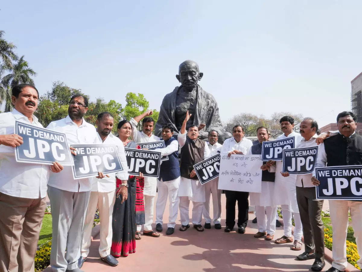 Opposition holds protest march demanding a JPC probe into the Adani issue, 30 MPs detained