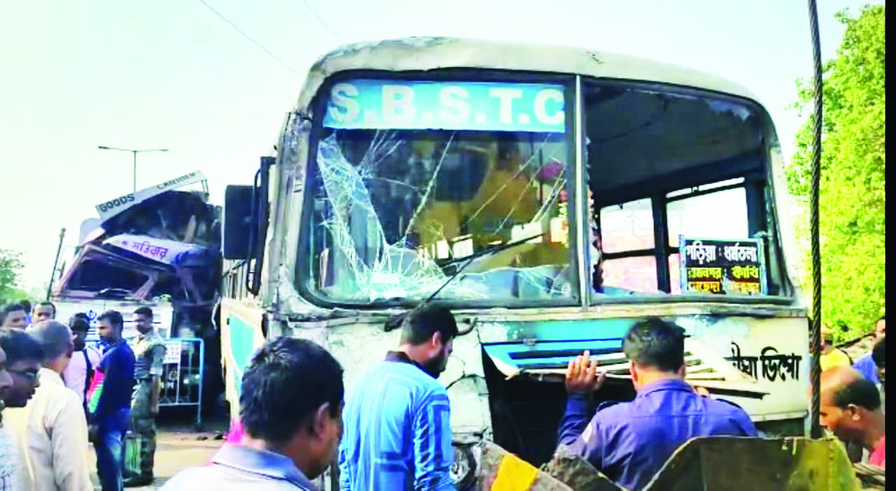 About 27 hurt after oil tanker rams into bus
