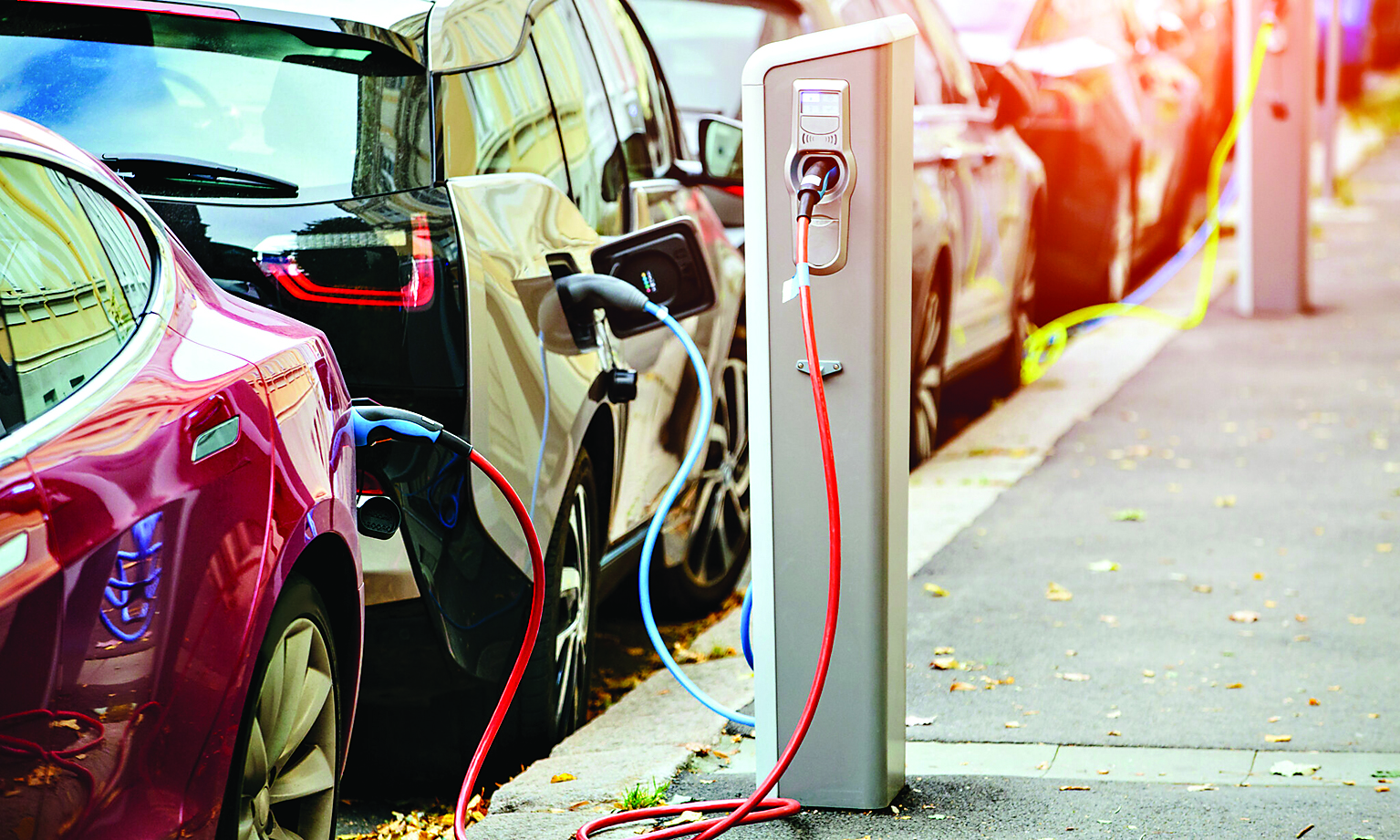 Govt sanctions Rs 800 cr for setting up of 7,432 EV fast charging stations