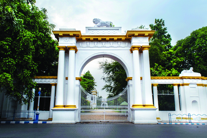 Raj Bhavan opens its gates to the public for one-of-its-kind ‘heritage walk’ Raj Bhavan opens its gates to the public for one-of-its-kind ‘heritage walk’