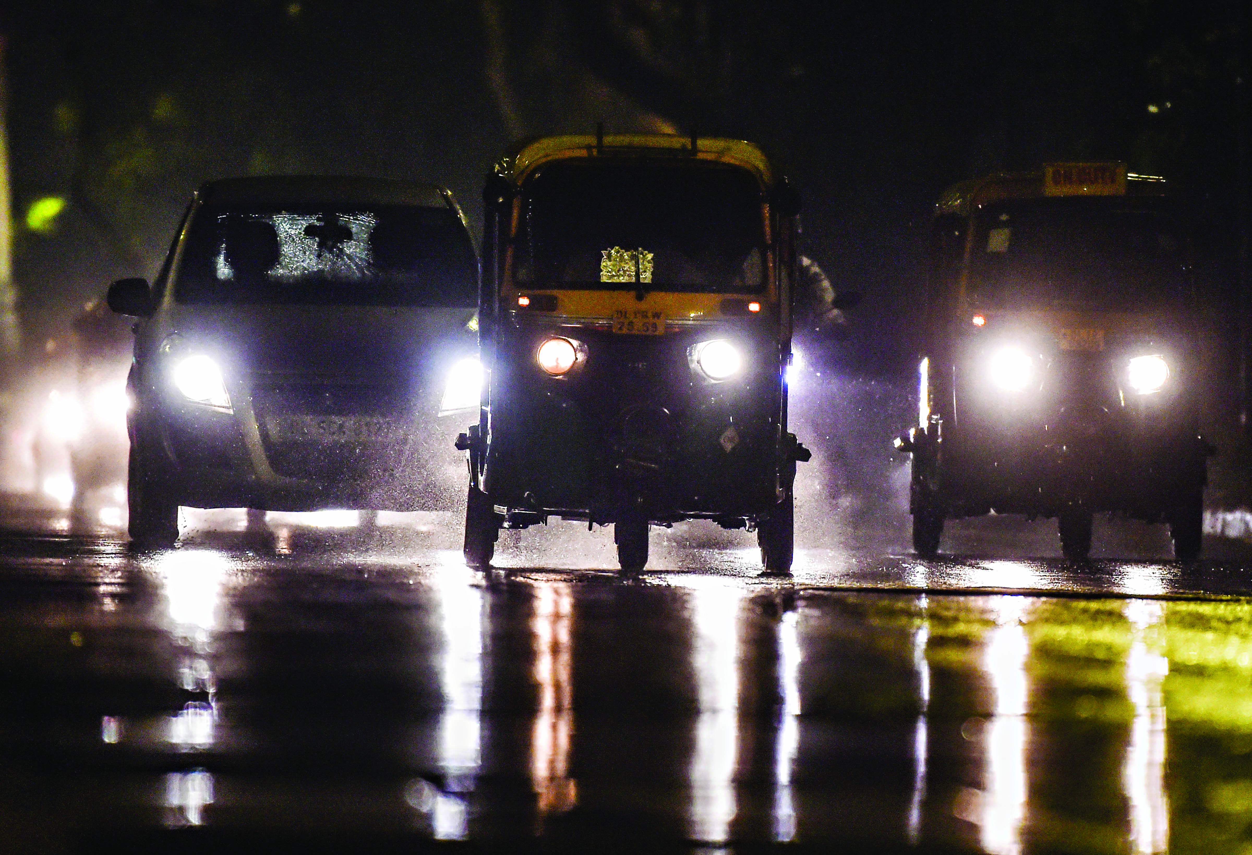 Thunderstorm, rain lash Delhi Thunderstorm, rain lash Delhi