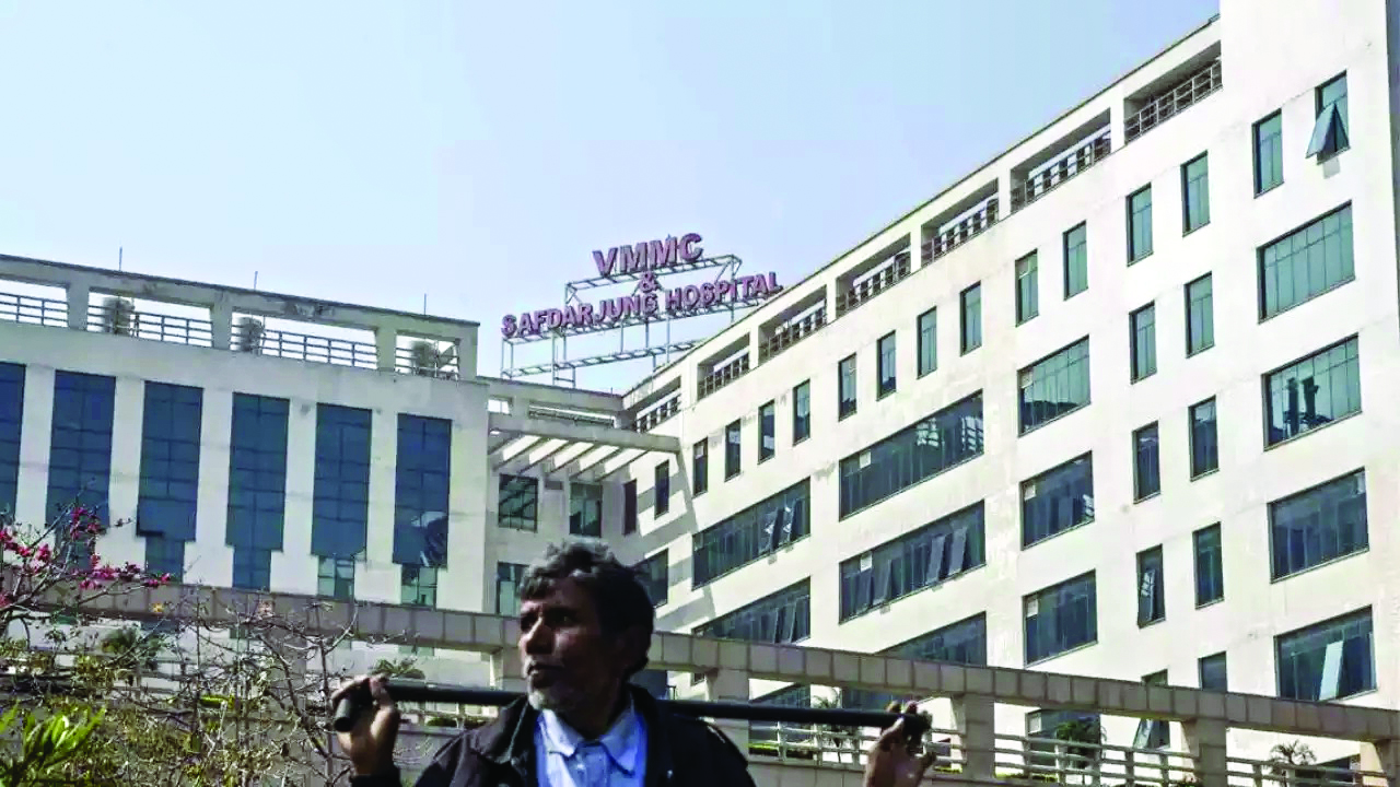 Neurosurgeon & 4 others held for extorting patients Neurosurgeon & 4 others held for extorting patients