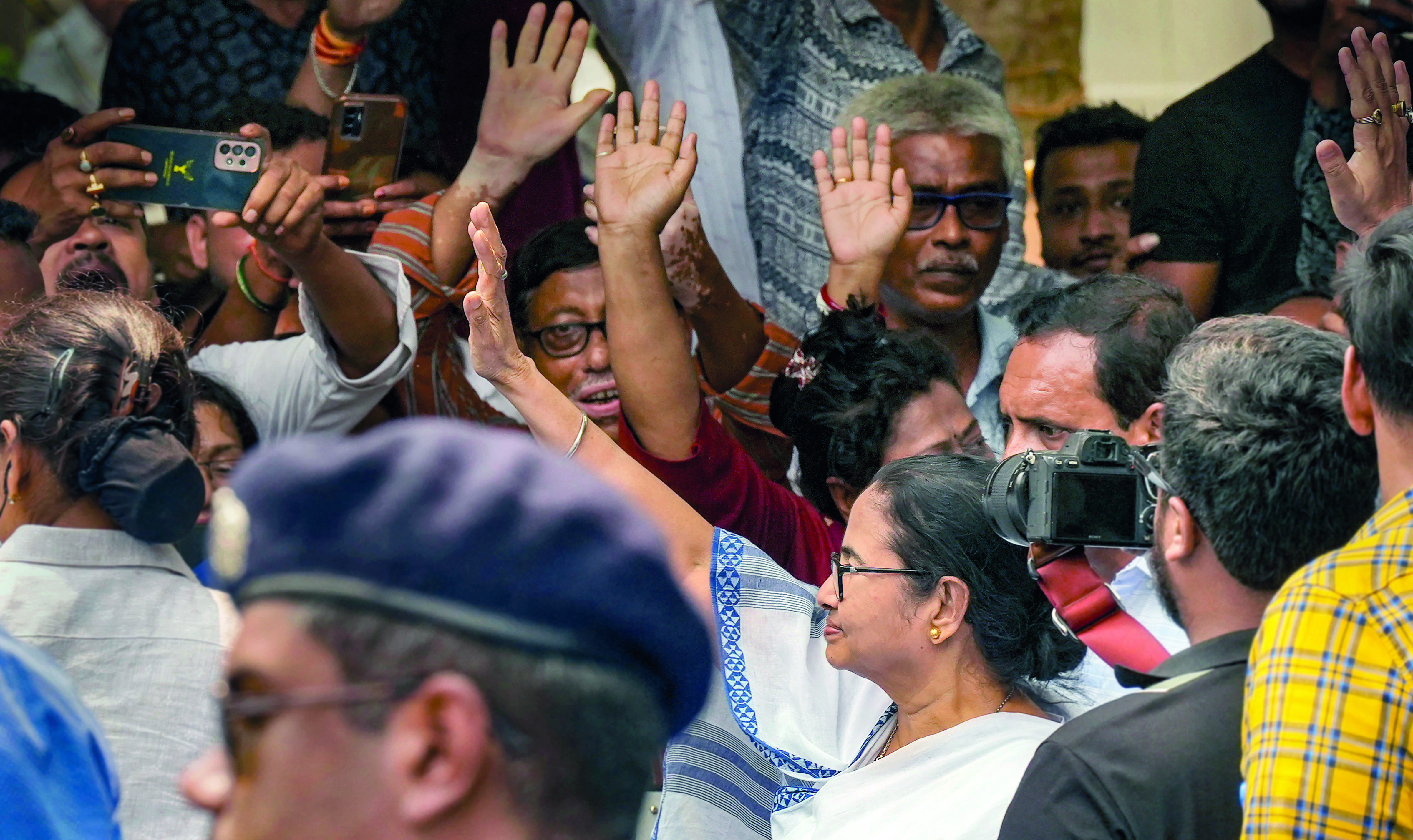 BJP destroying federal structure: Mamata BJP destroying federal structure: Mamata