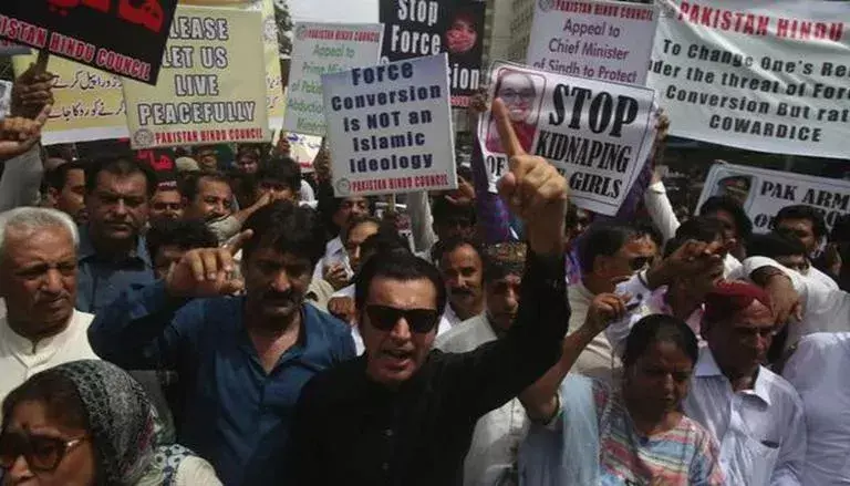 Members of Pakistans Hindu community protest forced conversions