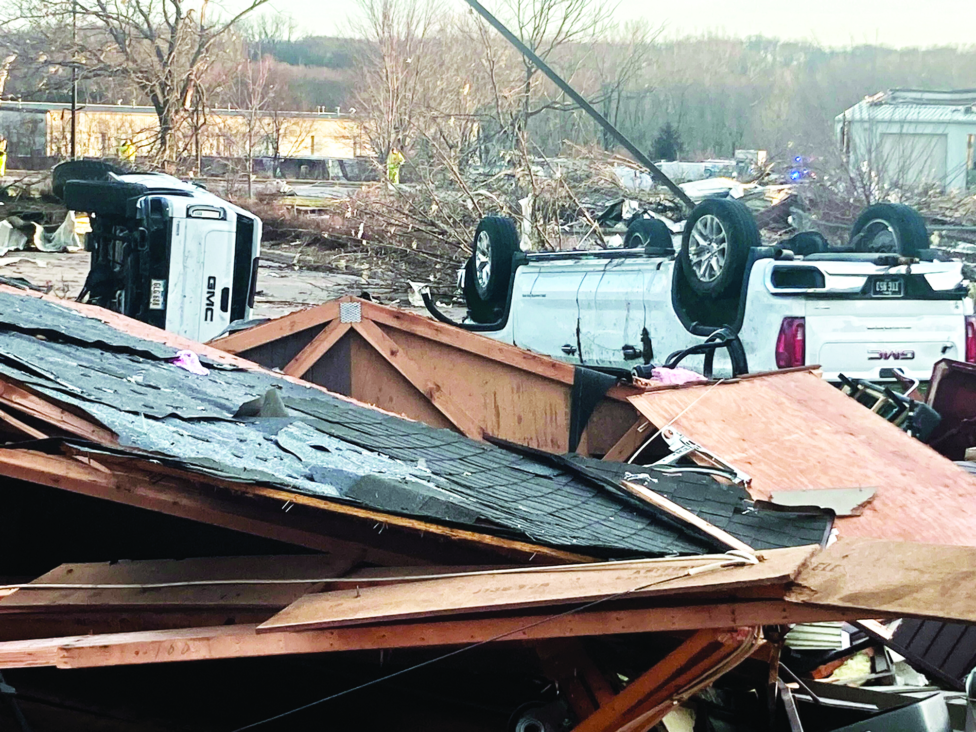 Tornadoes strike Arkansas and Illinois; 7 dead, dozens injured