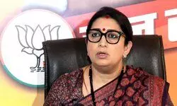 Smriti Irani accuses West Bengal CM Mamata Banerjee of protecting those who pelted Hindu procession with stones Smriti Irani accuses West Bengal CM Mamata Banerjee of protecting those who pelted Hindu procession with stones