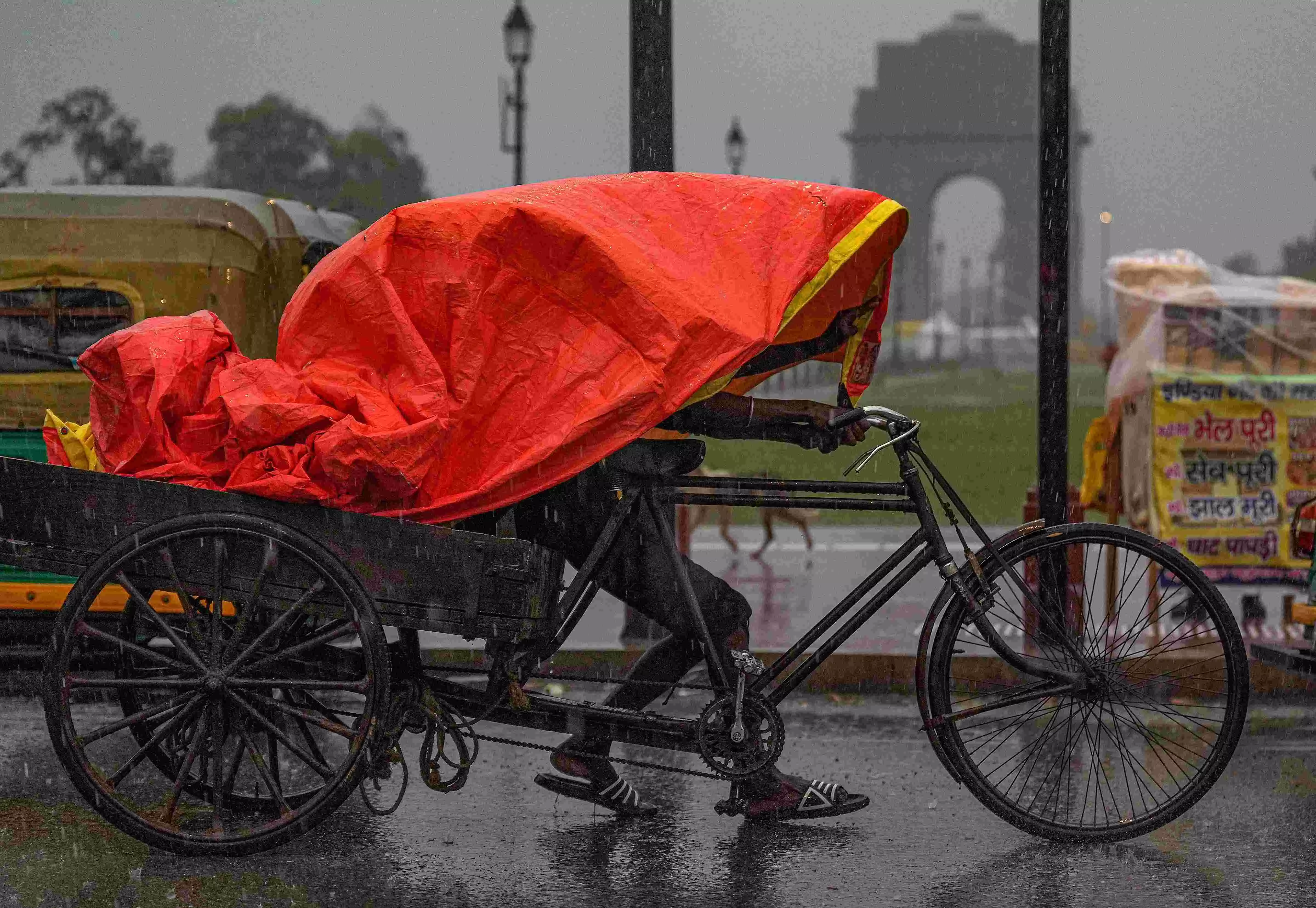 Light rain in Delhi, air quality moderate