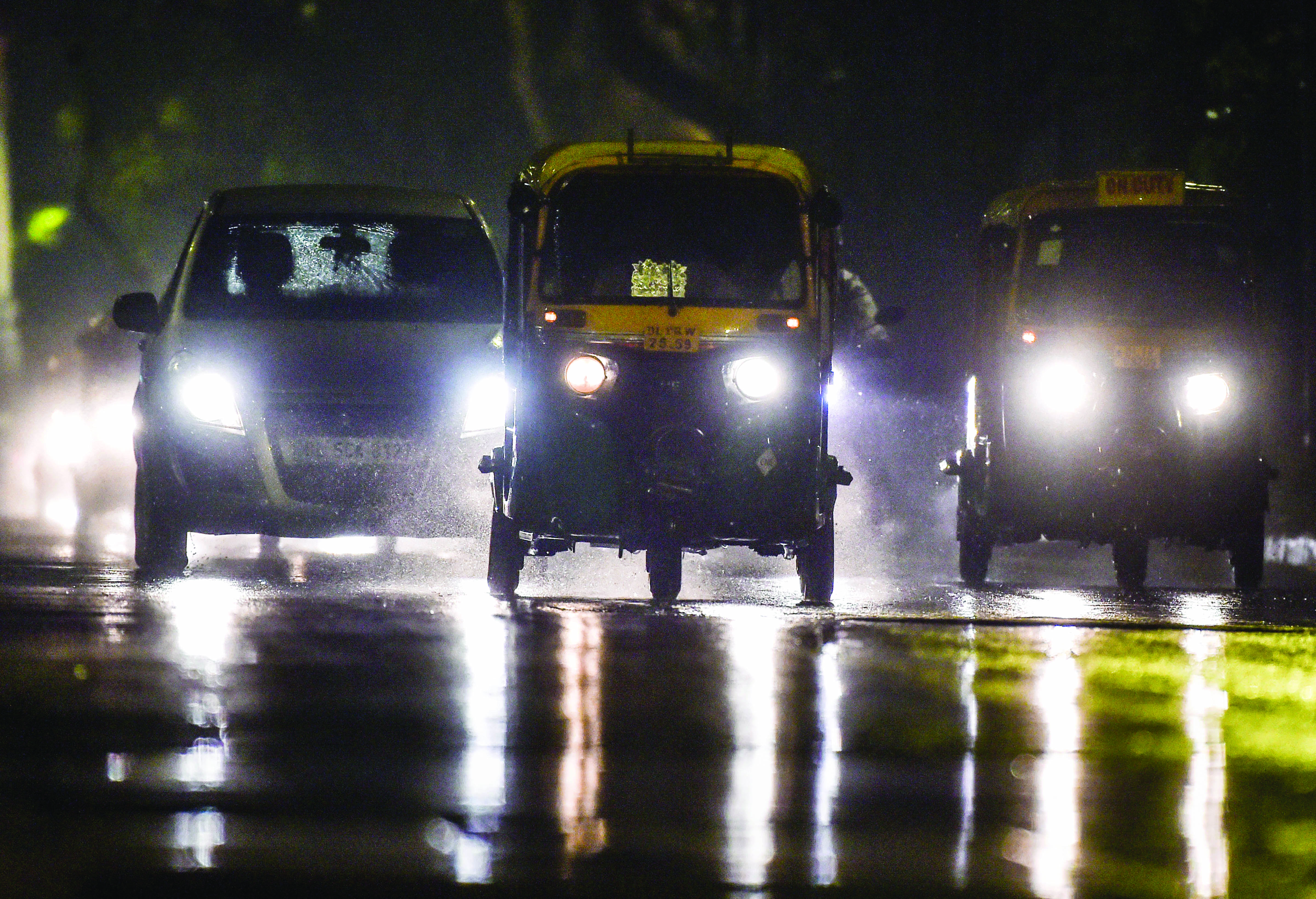 Delhi: Traces of rain recorded, mercury touches 32.2 deg C Delhi: Traces of rain recorded, mercury touches 32.2 deg C