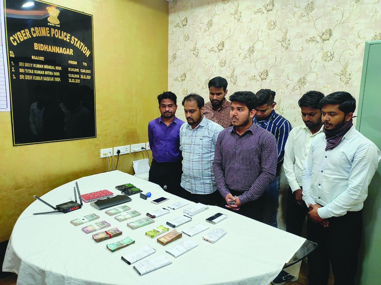 Salt Lake: Seven held for running fake call centre and duping foreign nationals Salt Lake: Seven held for running fake call centre and duping foreign nationals