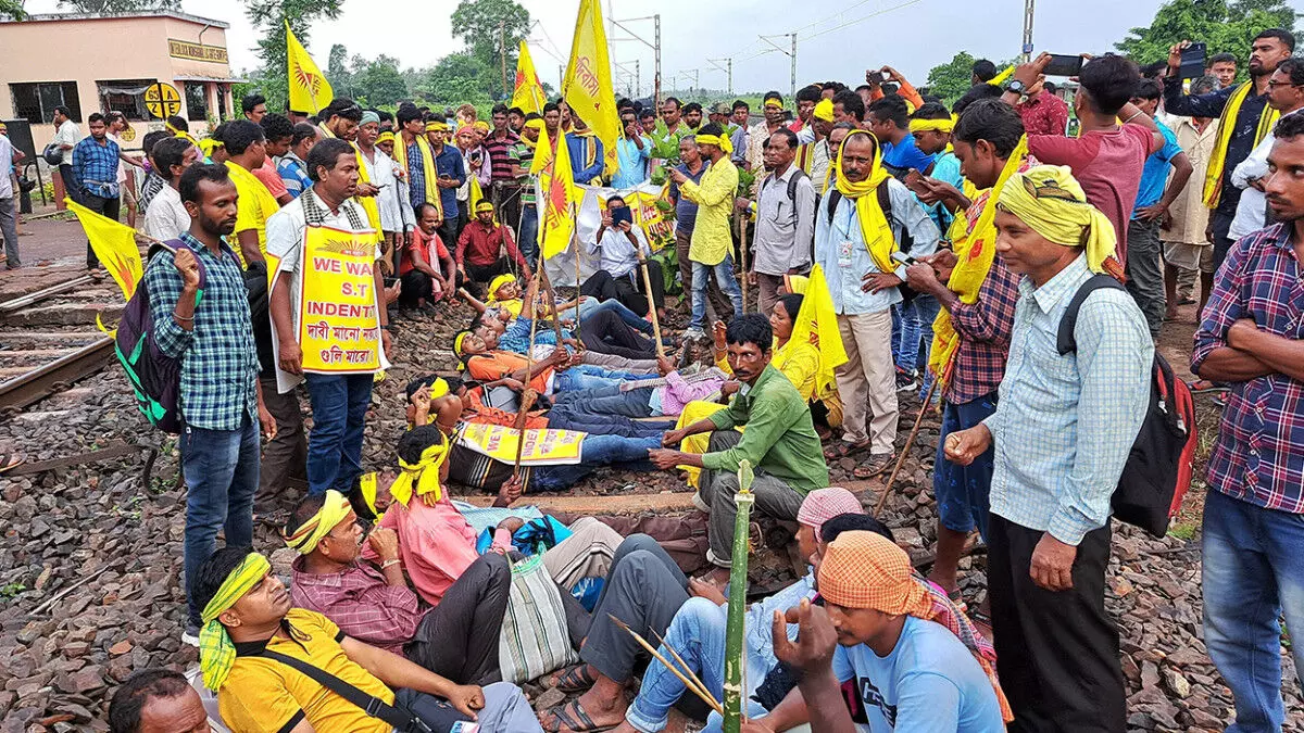 Kurmi organisations block train tracks & National Highway 6 in Bengal, several trains cancelled