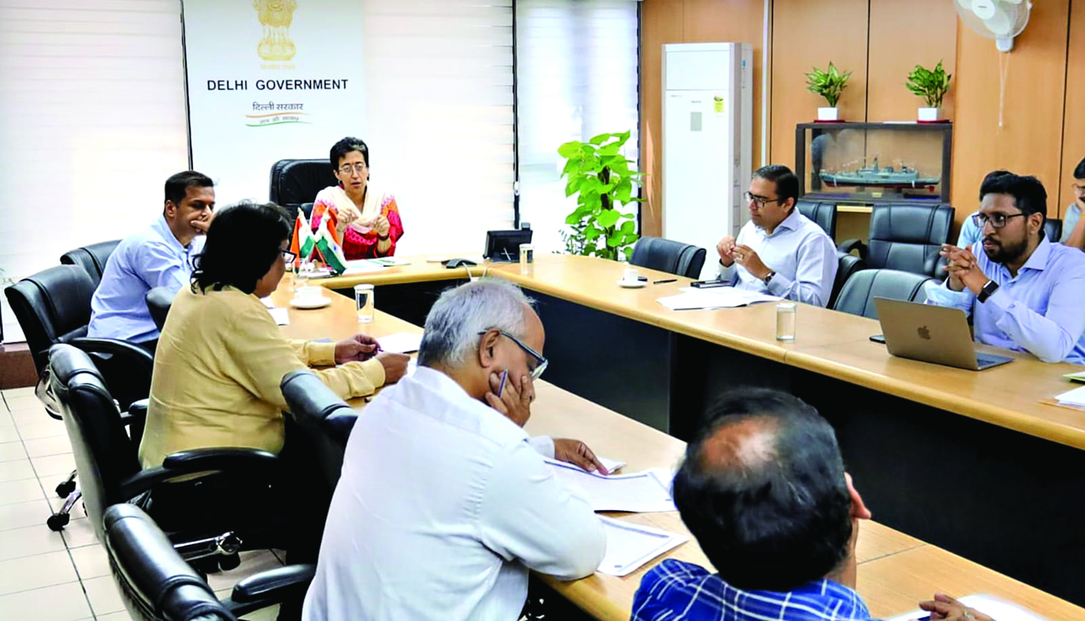 Delhi to soon have 100 world-class EV charging stations