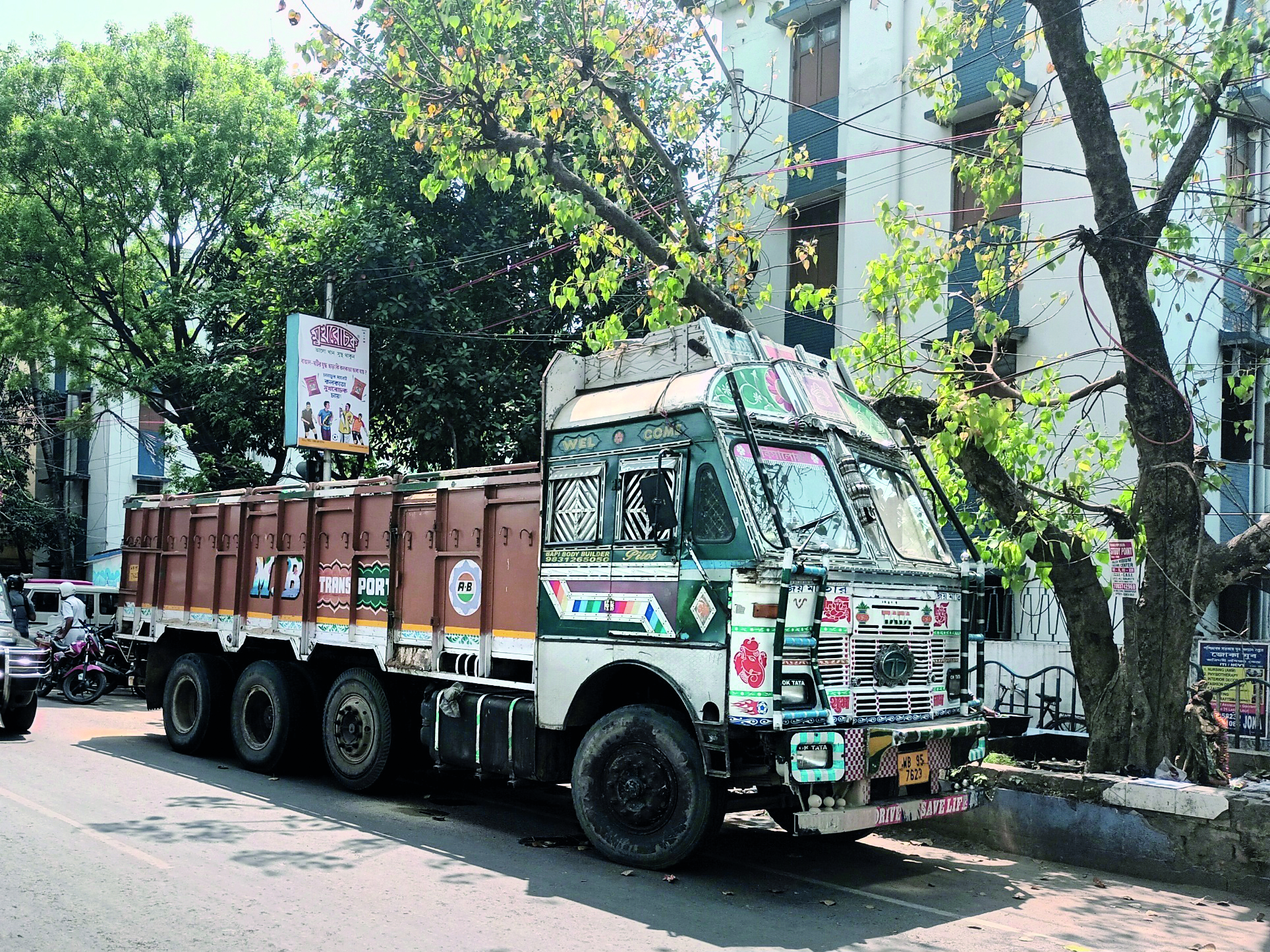 Constable dies after truck hits his bike