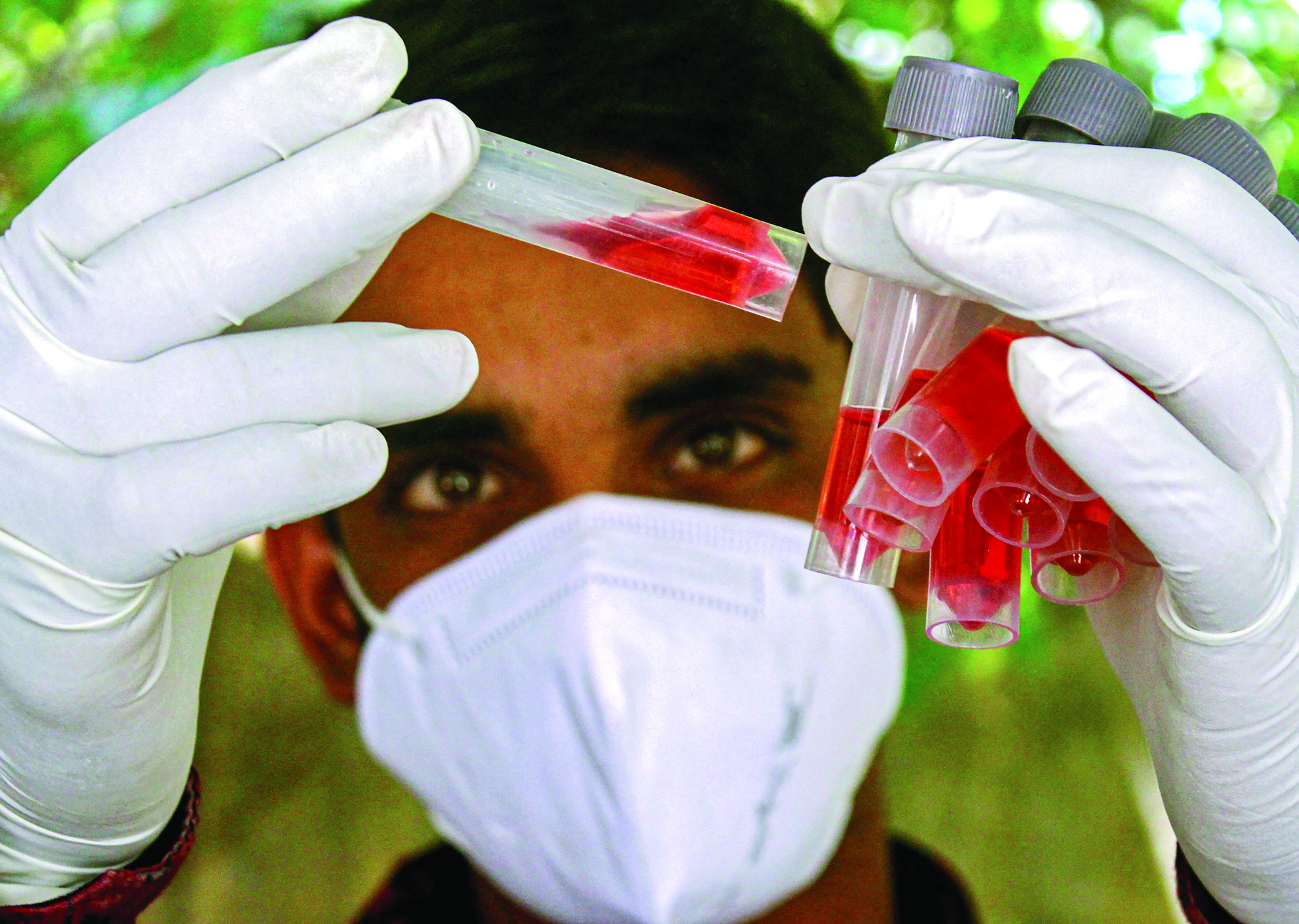 699 fresh Covid cases, positivity rate at 21.15%