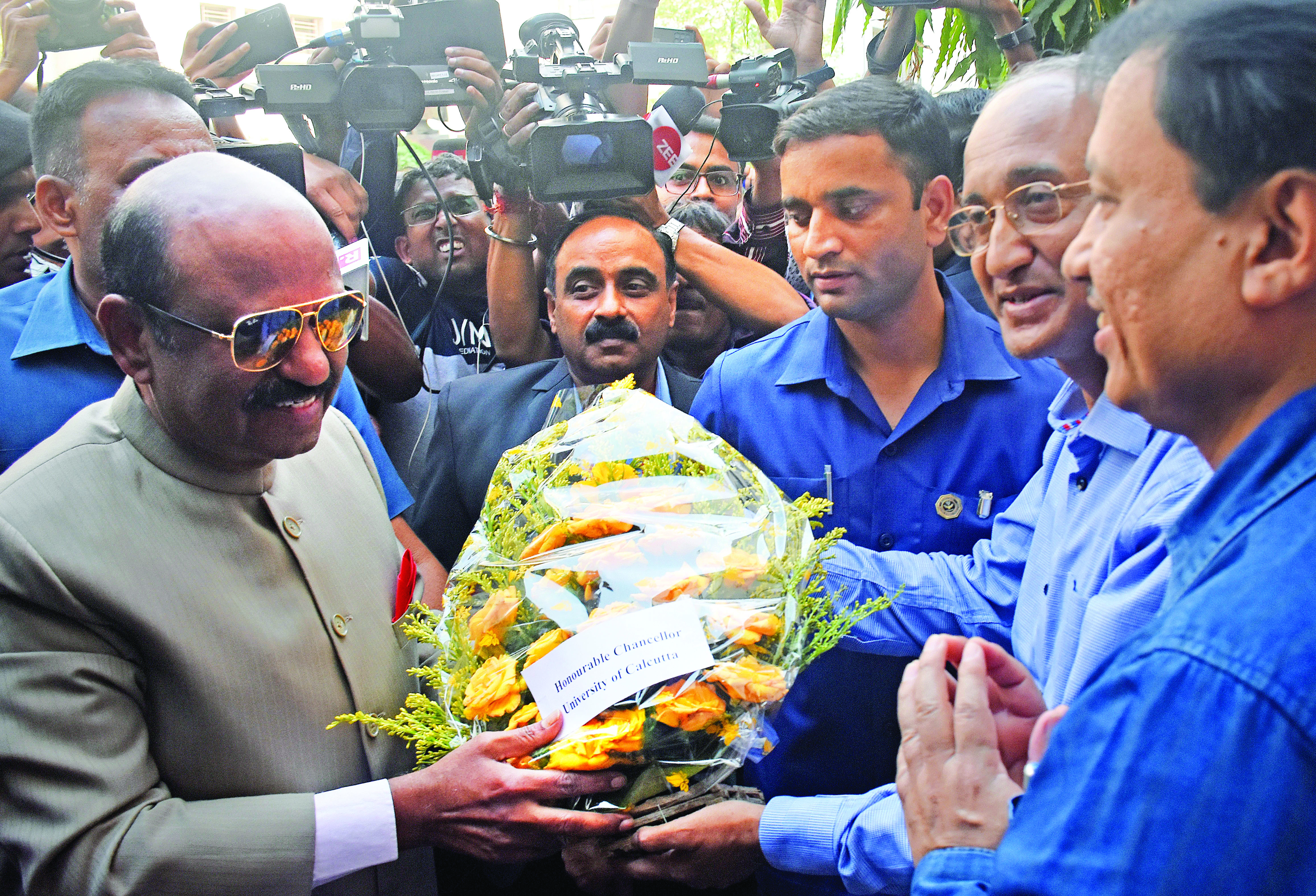 Guv makes surprise visit to Calcutta Univ