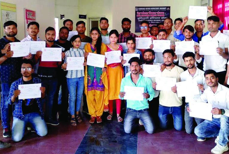 Certificate given to 74 trainees under Rail Kaushal Vikas Yojana