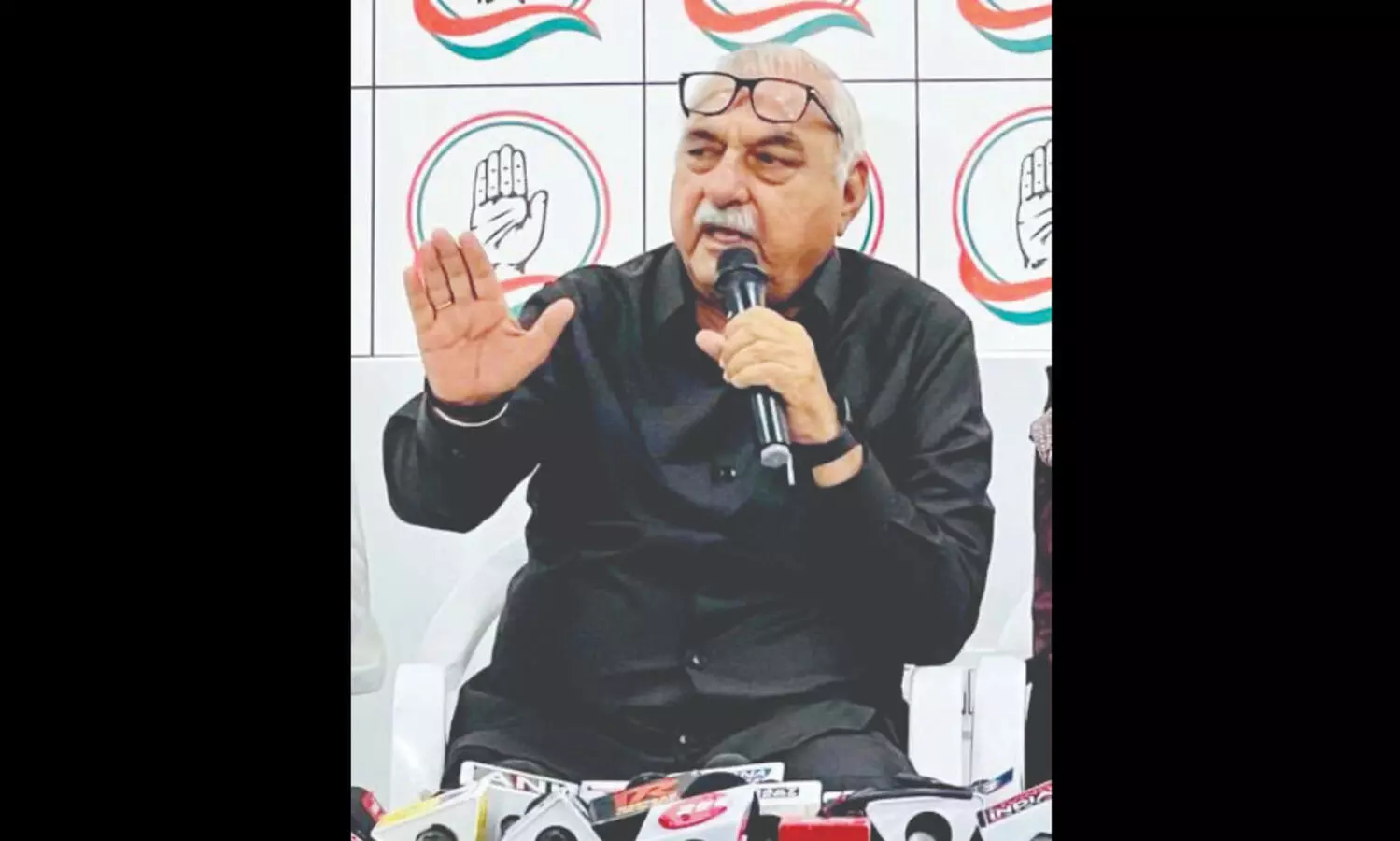BS Hooda visits grain markets, meets farmers, labourers and  traders