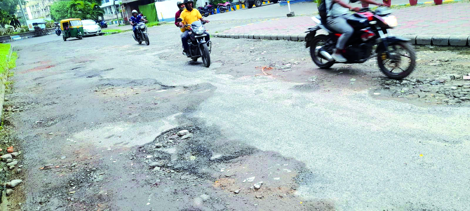 Bidhannagar civic body prepares DPR for road repair Bidhannagar civic body prepares DPR for road repair
