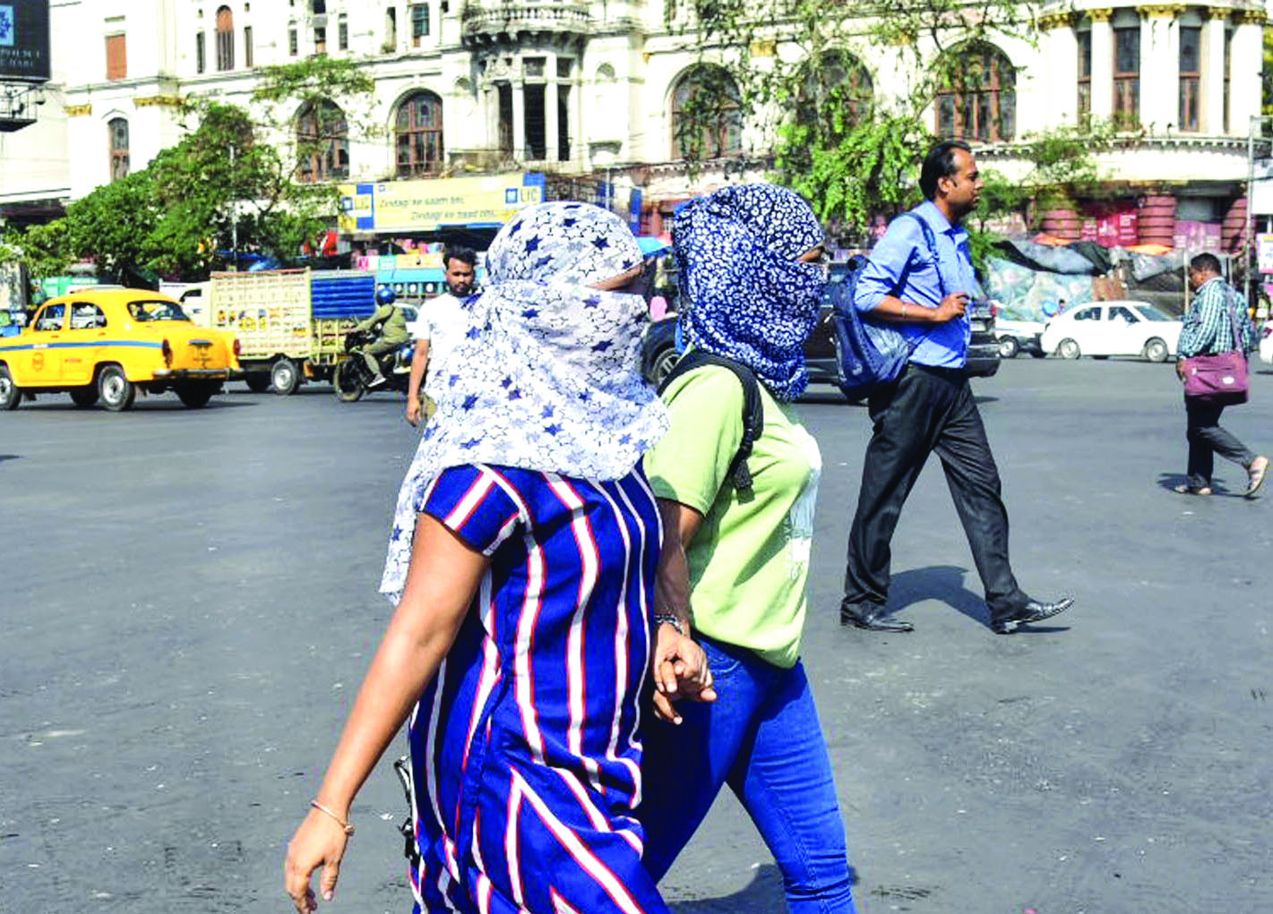 KMC ready with ambulances & mobile water tankers to tackle issues related to heatwave