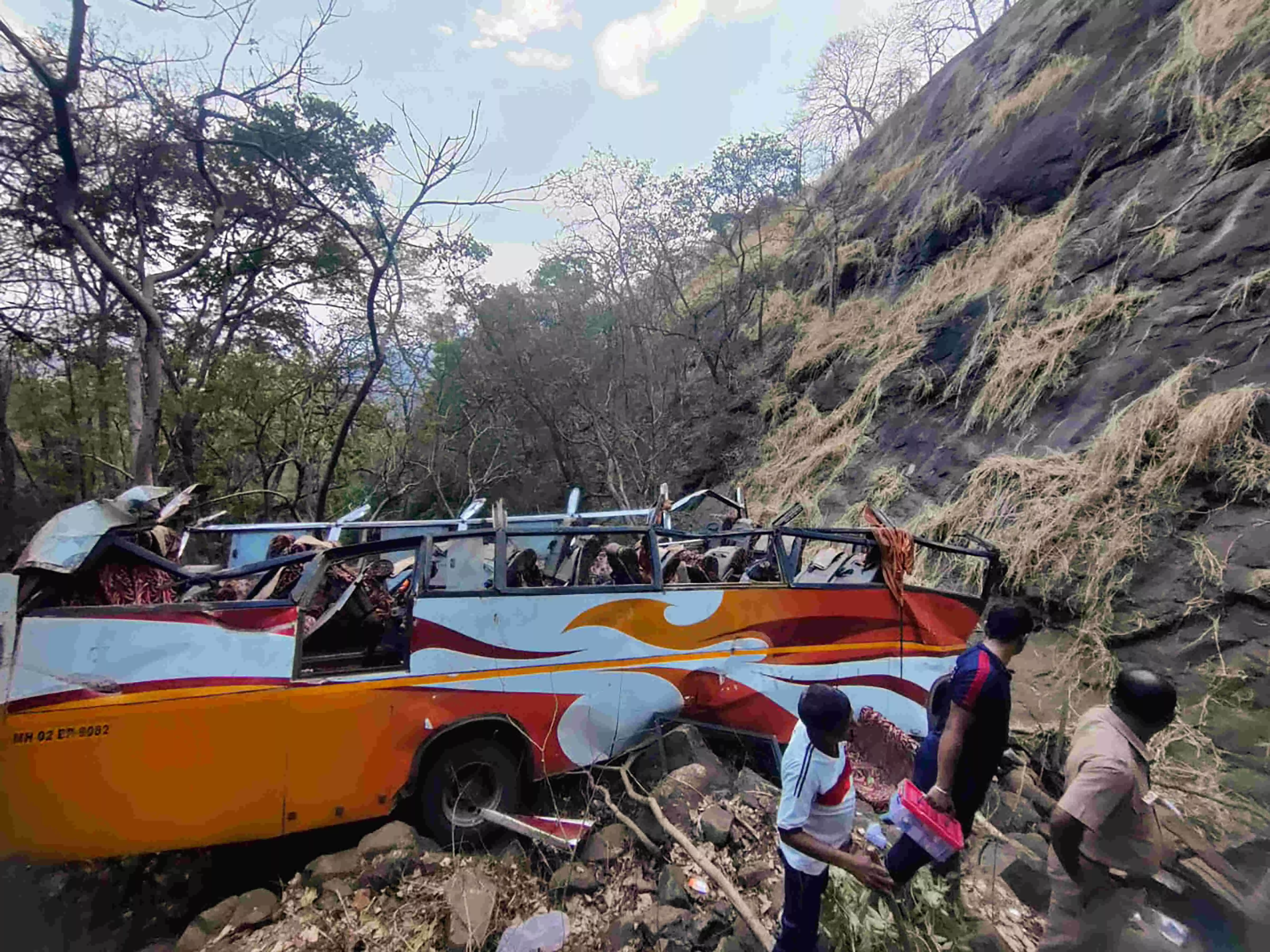 12 dead, 27 injured after bus falls into gorge on old Mumbai-Pune highway