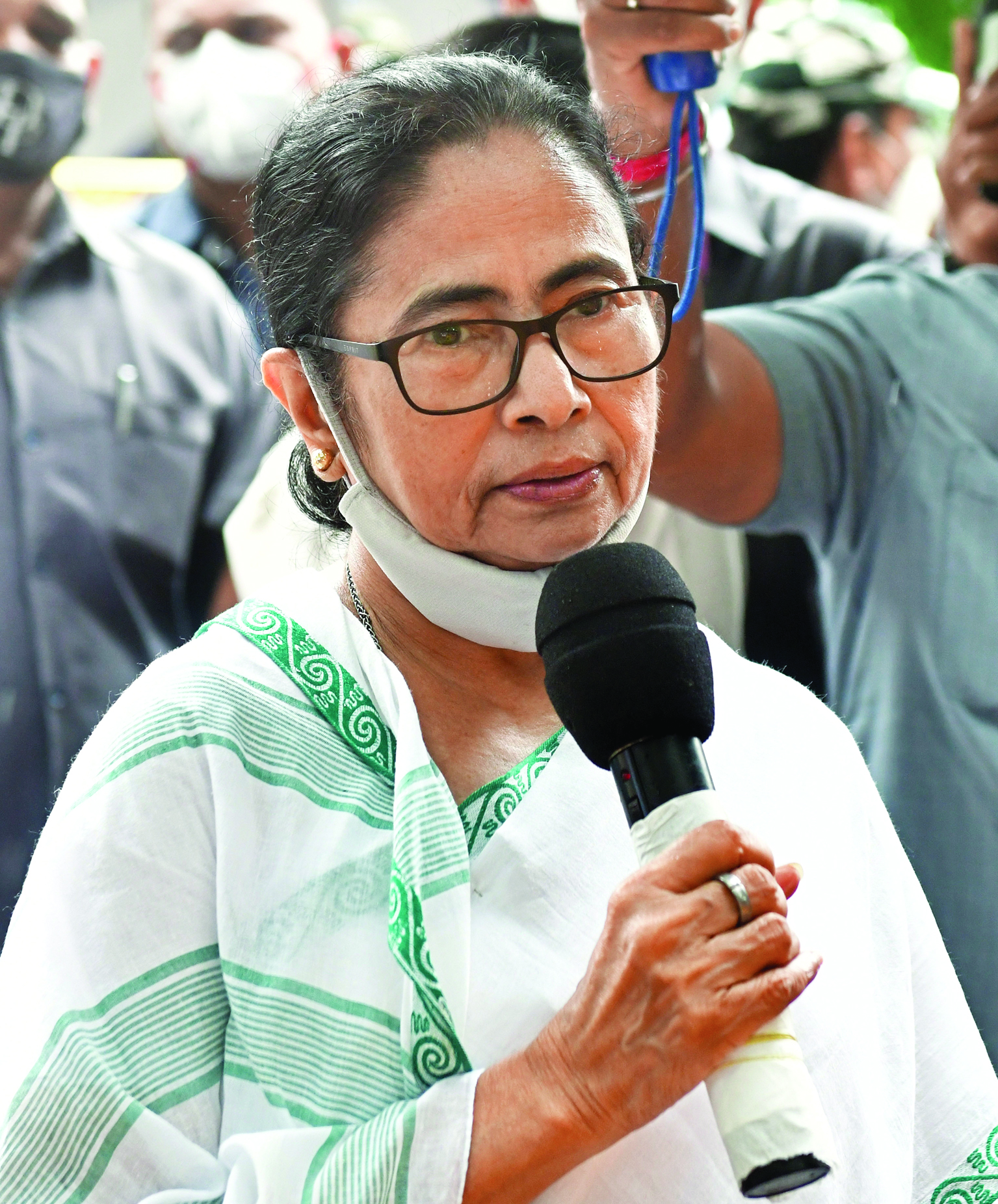 Shocked by brazen anarchy, collapse of law & order in UP: Mamata