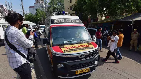 20 people remain hospitalised after sunstroke at Maharashtra award function