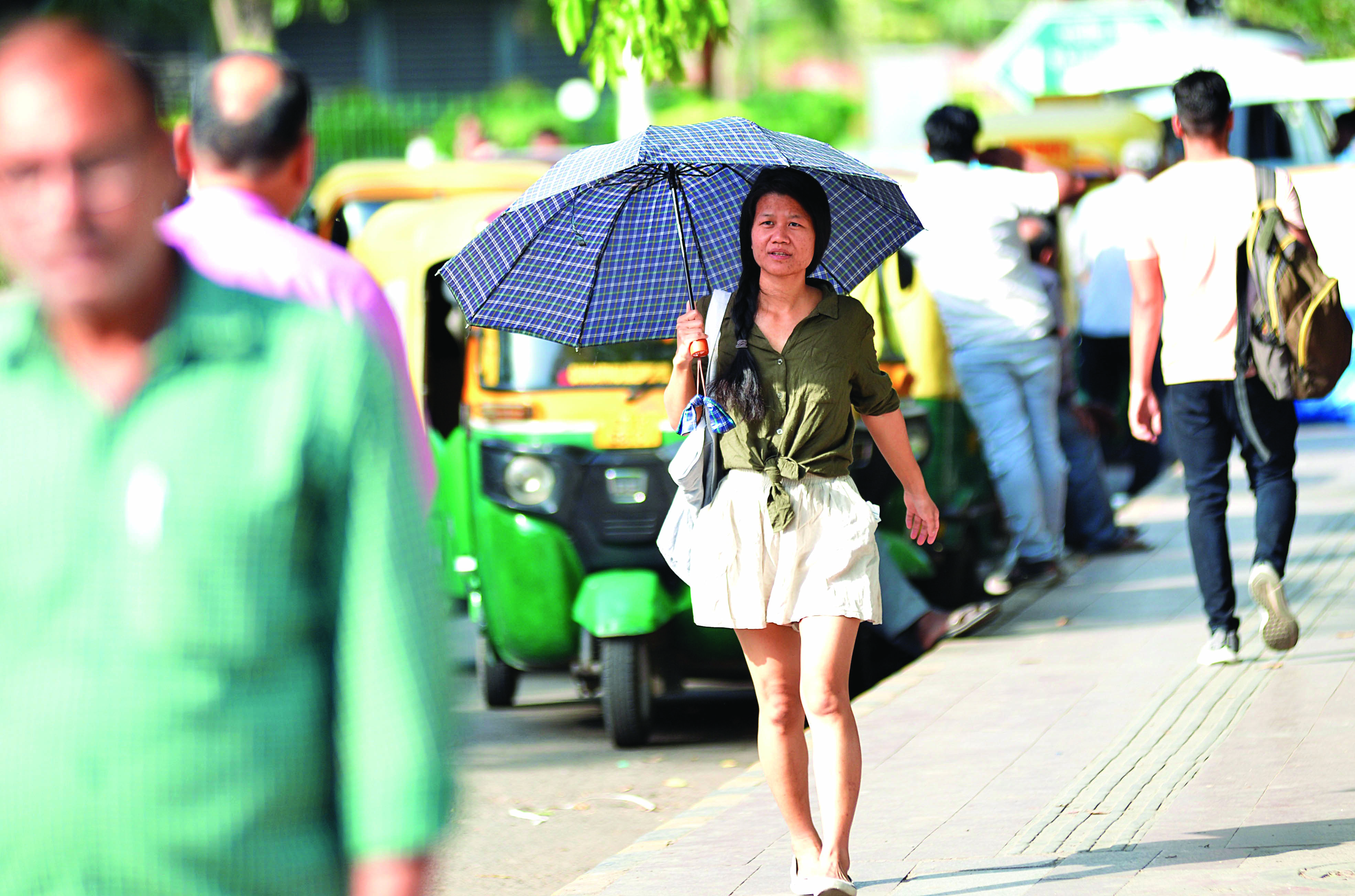 Heatwave sweeps through parts of Delhi