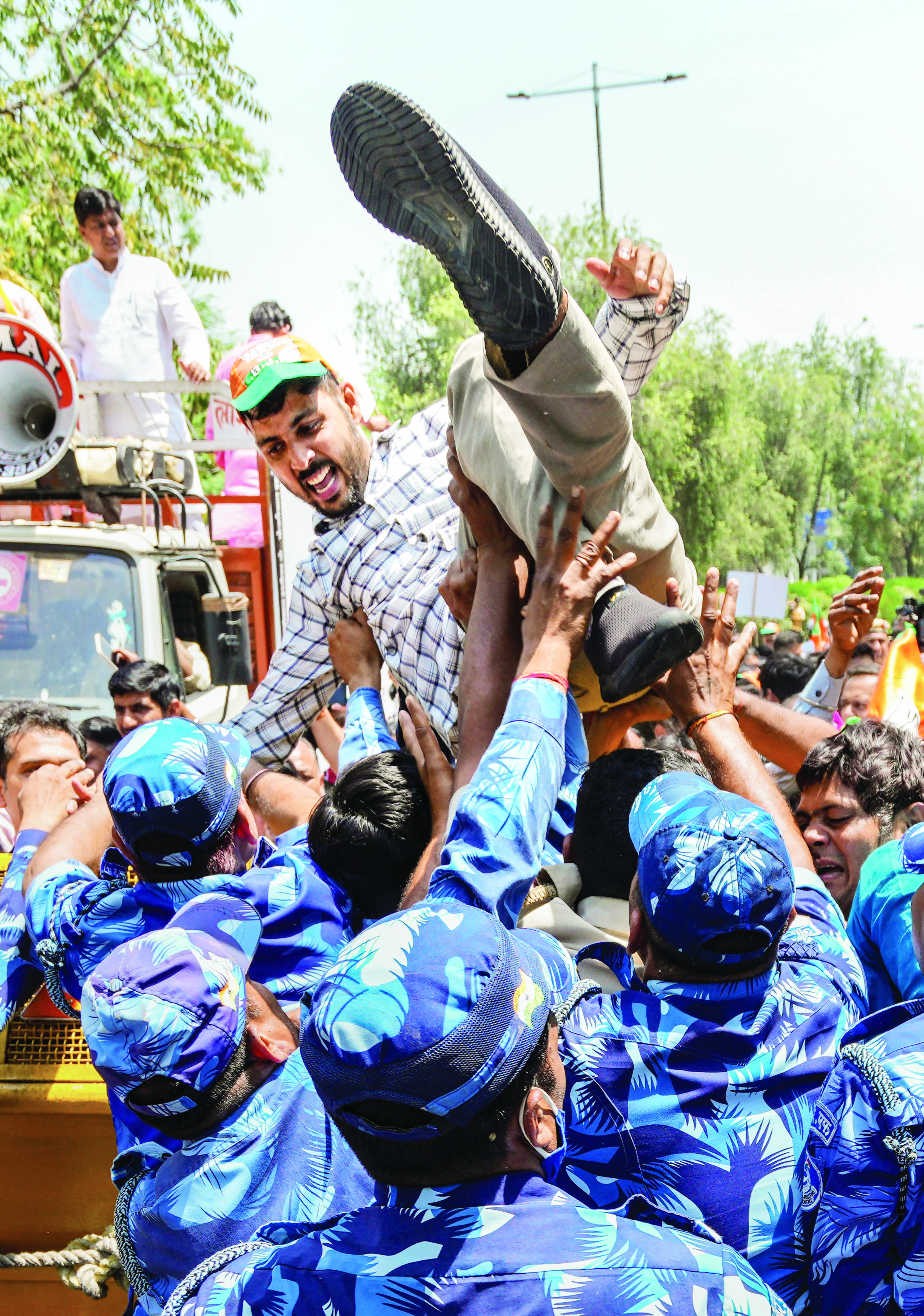 BJP demands CM’s resignation over liquor scam, stages protest BJP demands CM’s resignation over liquor scam, stages protest