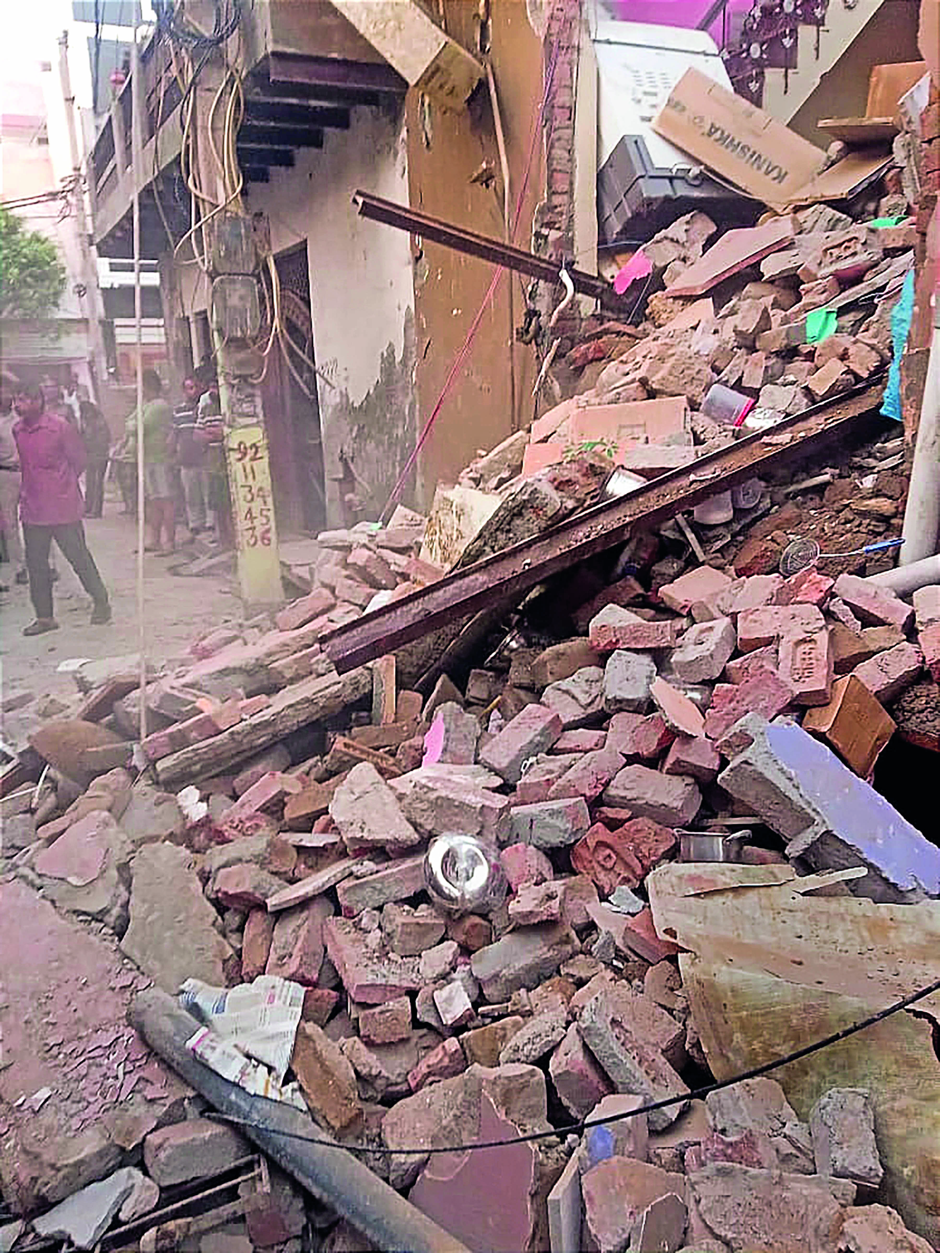 West Delhi: Houses collapse after cylinder explosion, 9 injured