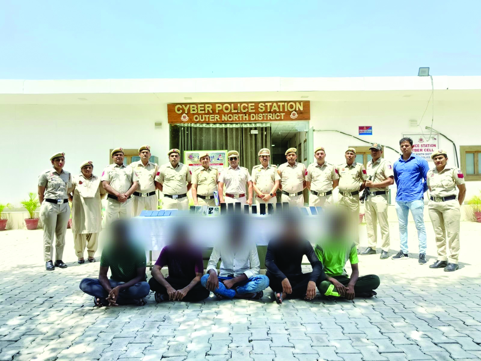 Another Jamtara gang busted by Delhi Police; 6 held with over 21K SIM cards Another Jamtara gang busted by Delhi Police; 6 held with over 21K SIM cards