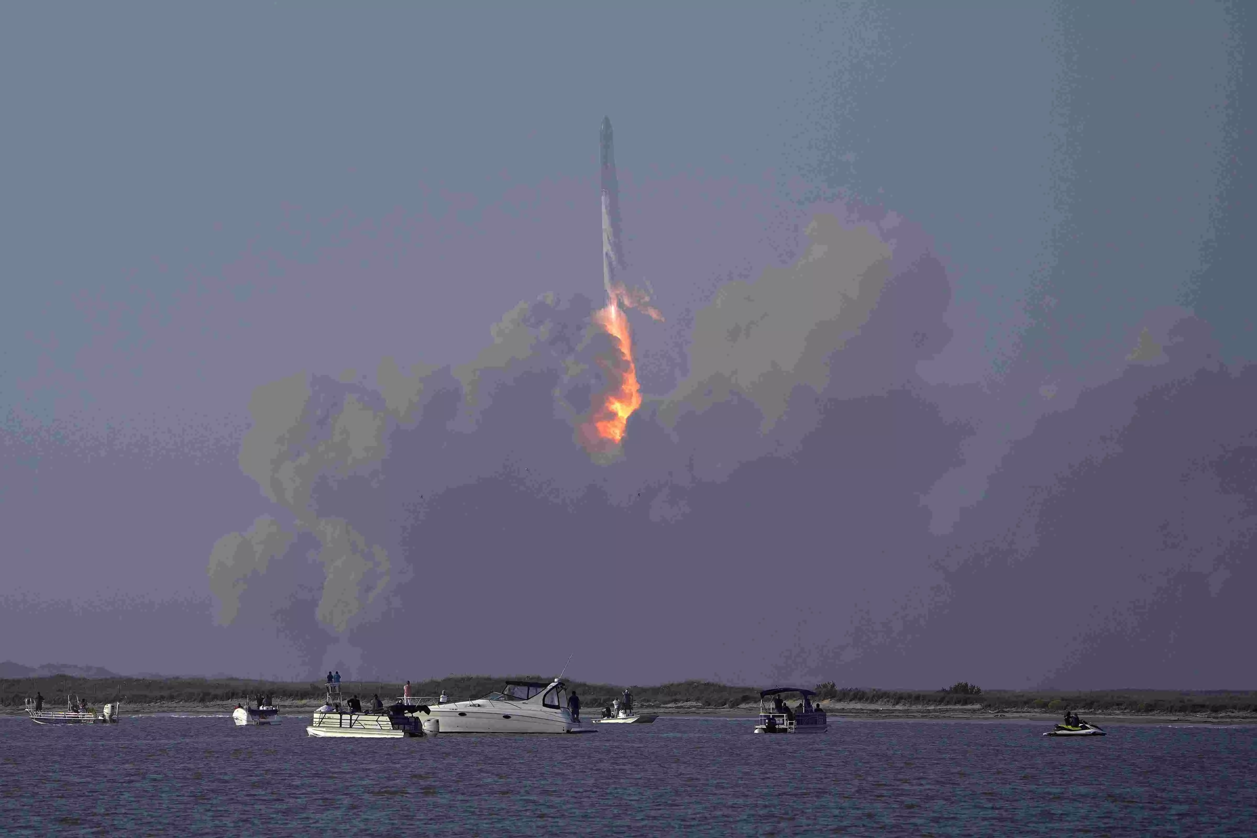 SpaceX giant rocket explodes minutes after launch from Texas