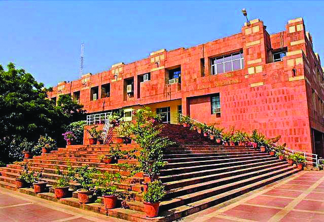 JNU students protest against water shortage on campus JNU students protest against water shortage on campus